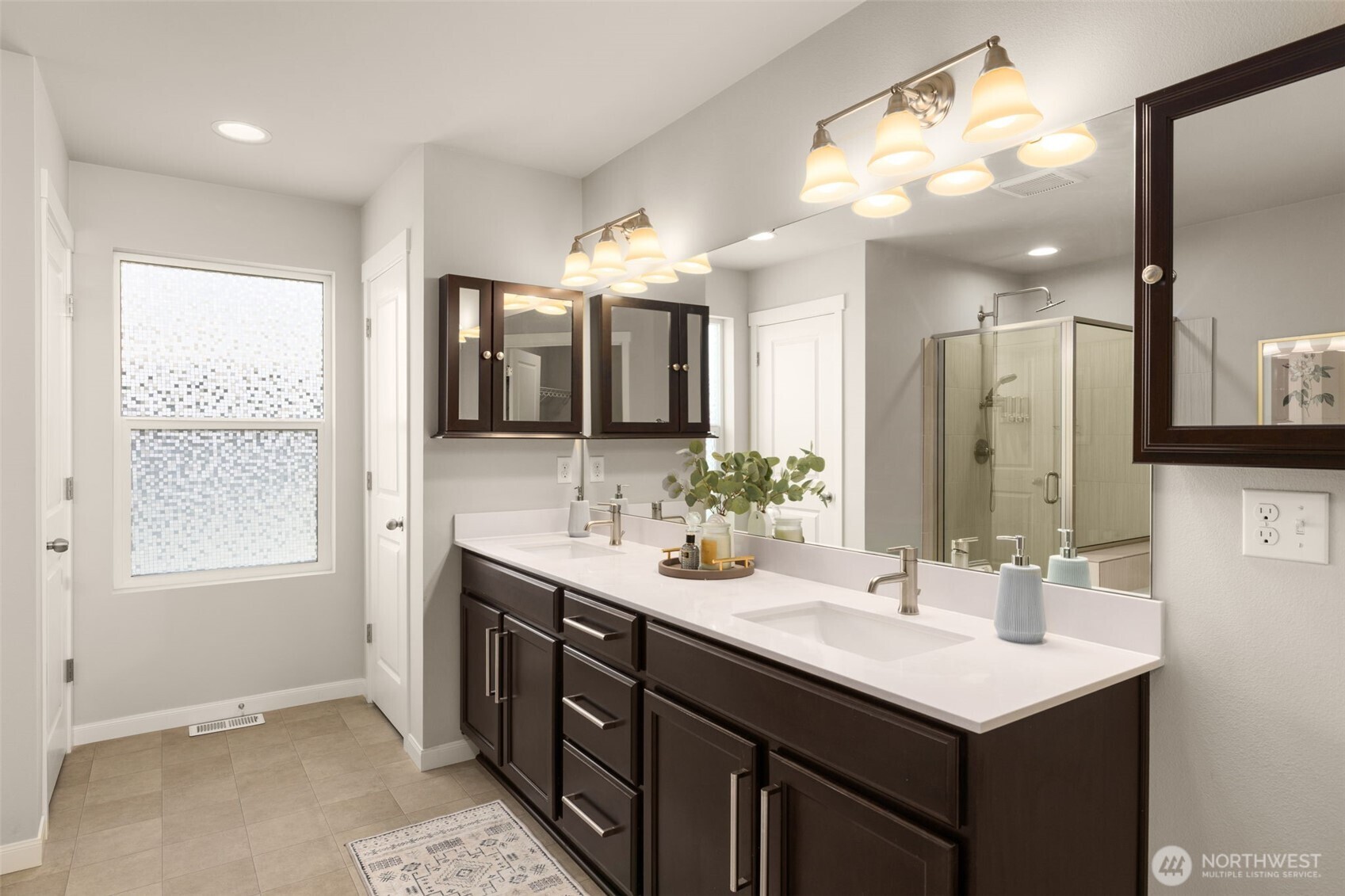 932 Clearwater Court , Mount Vernon, WA 98273