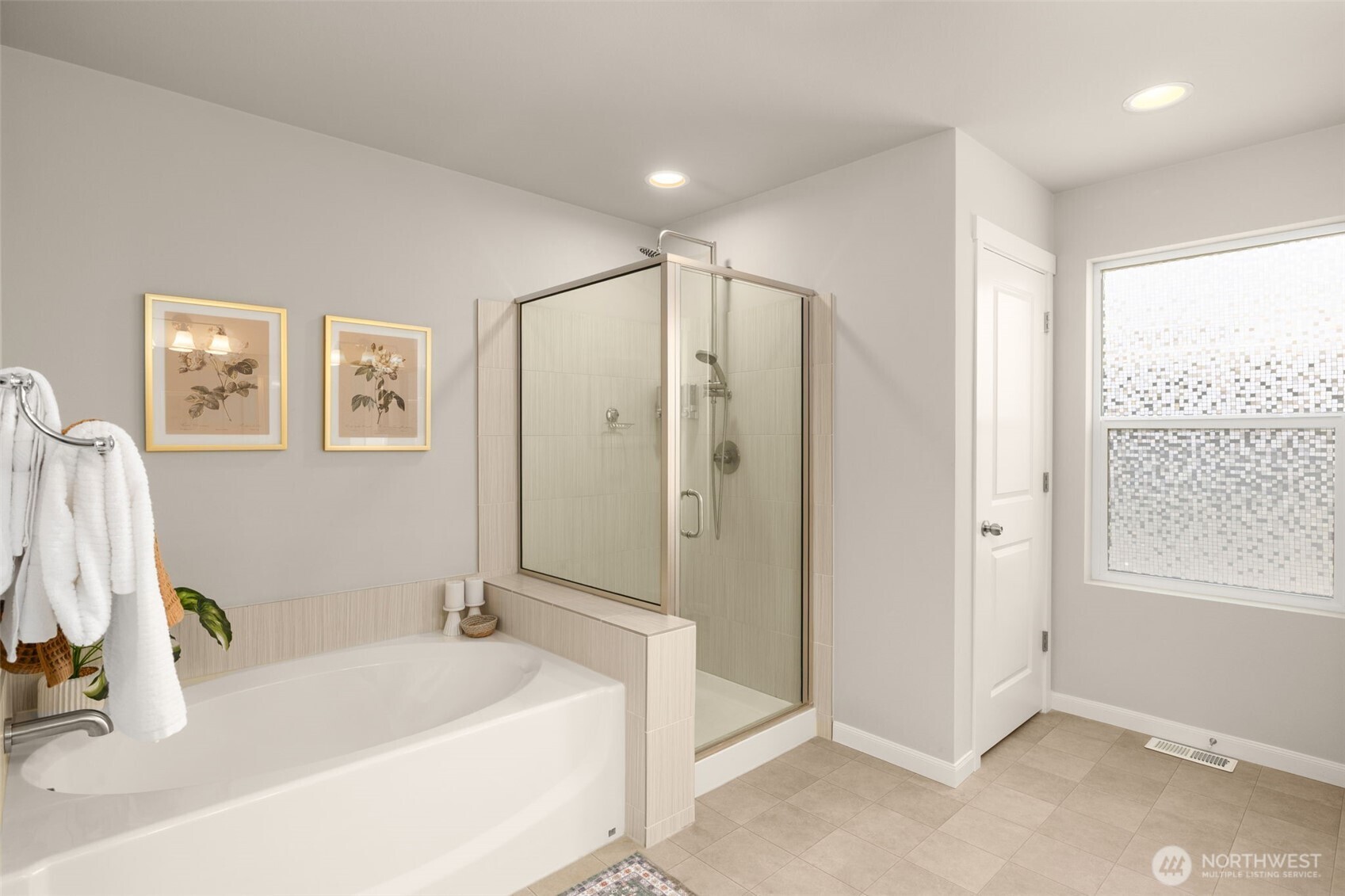 932 Clearwater Court , Mount Vernon, WA 98273
