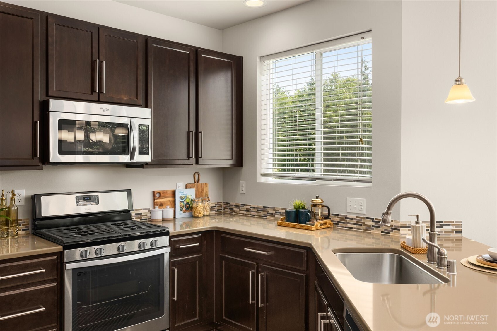 932 Clearwater Court , Mount Vernon, WA 98273