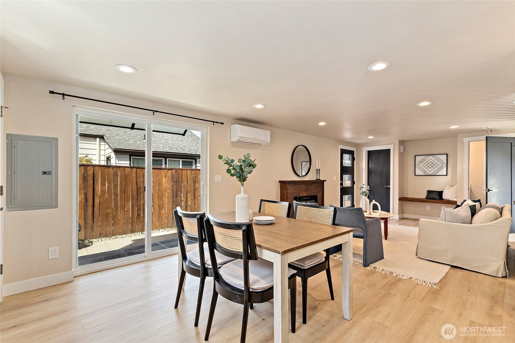 14338 Ashworth Avenue N #B, Seattle, WA 98133-7124