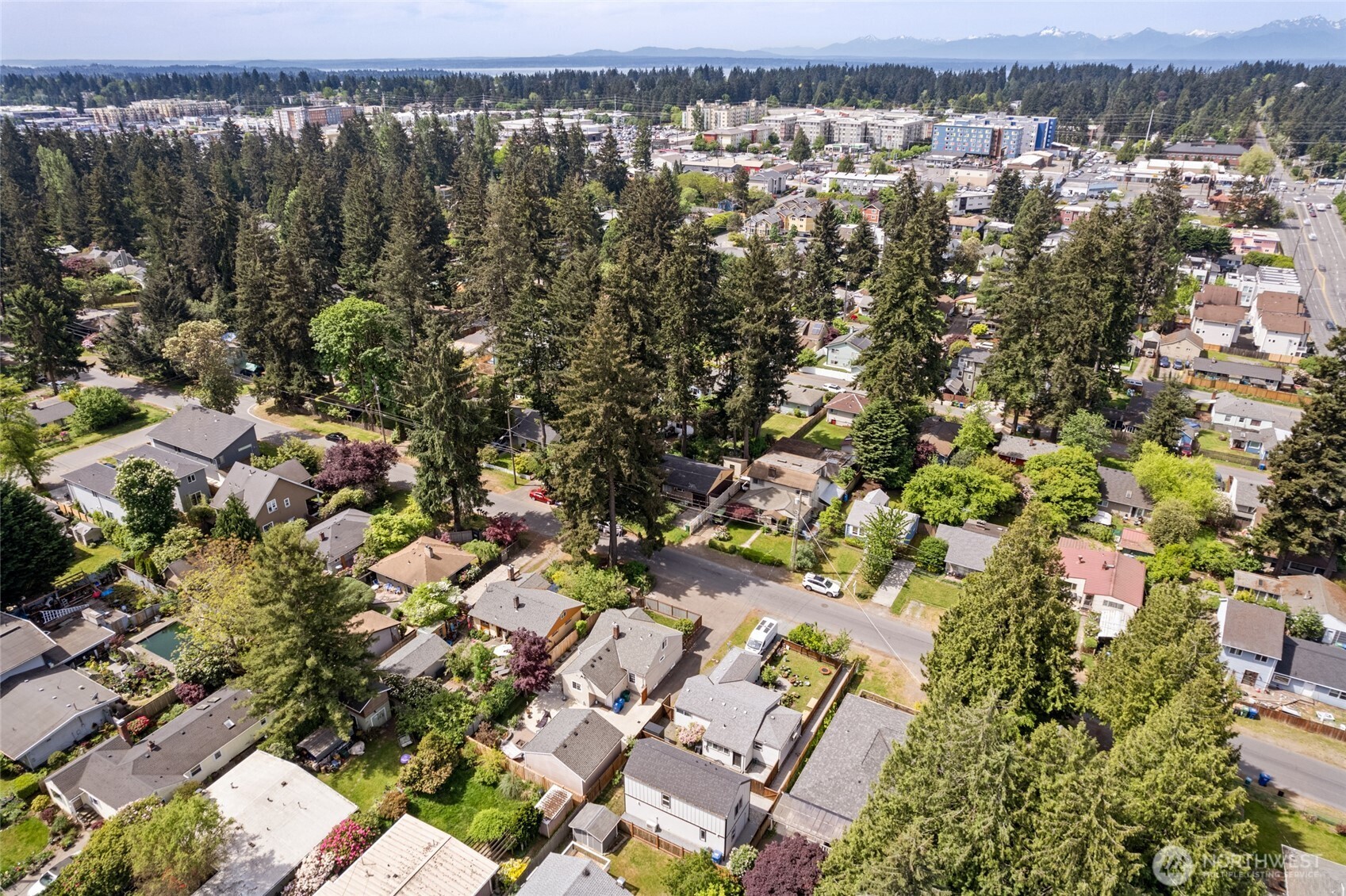 14338 Ashworth Avenue N #B, Seattle, WA 98133-7124