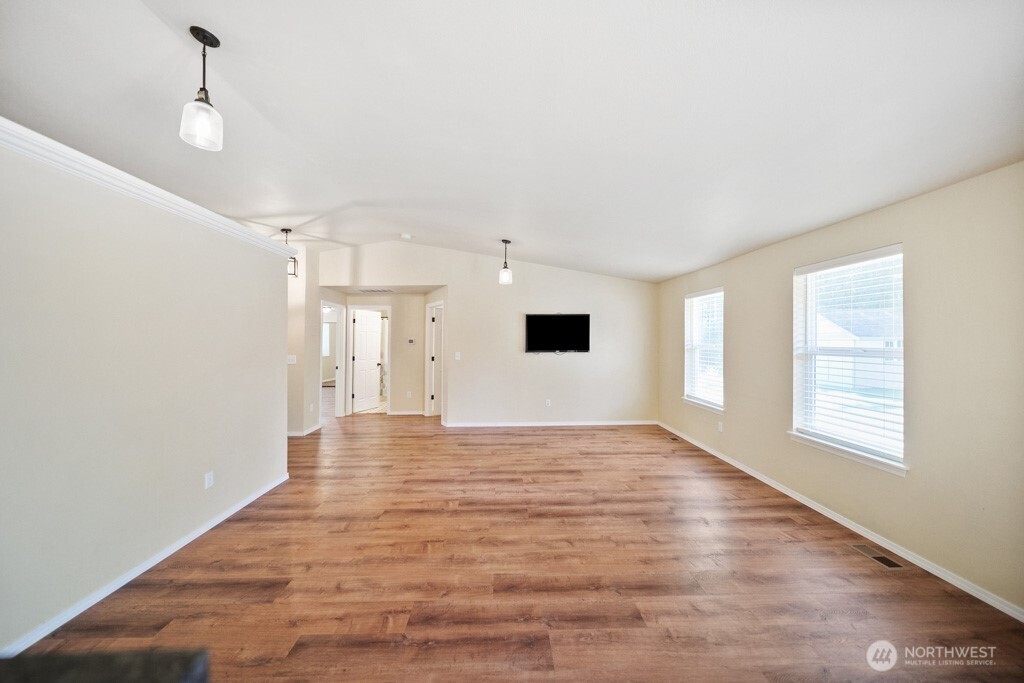 5904 157th Street Court E, Puyallup, WA 98375
