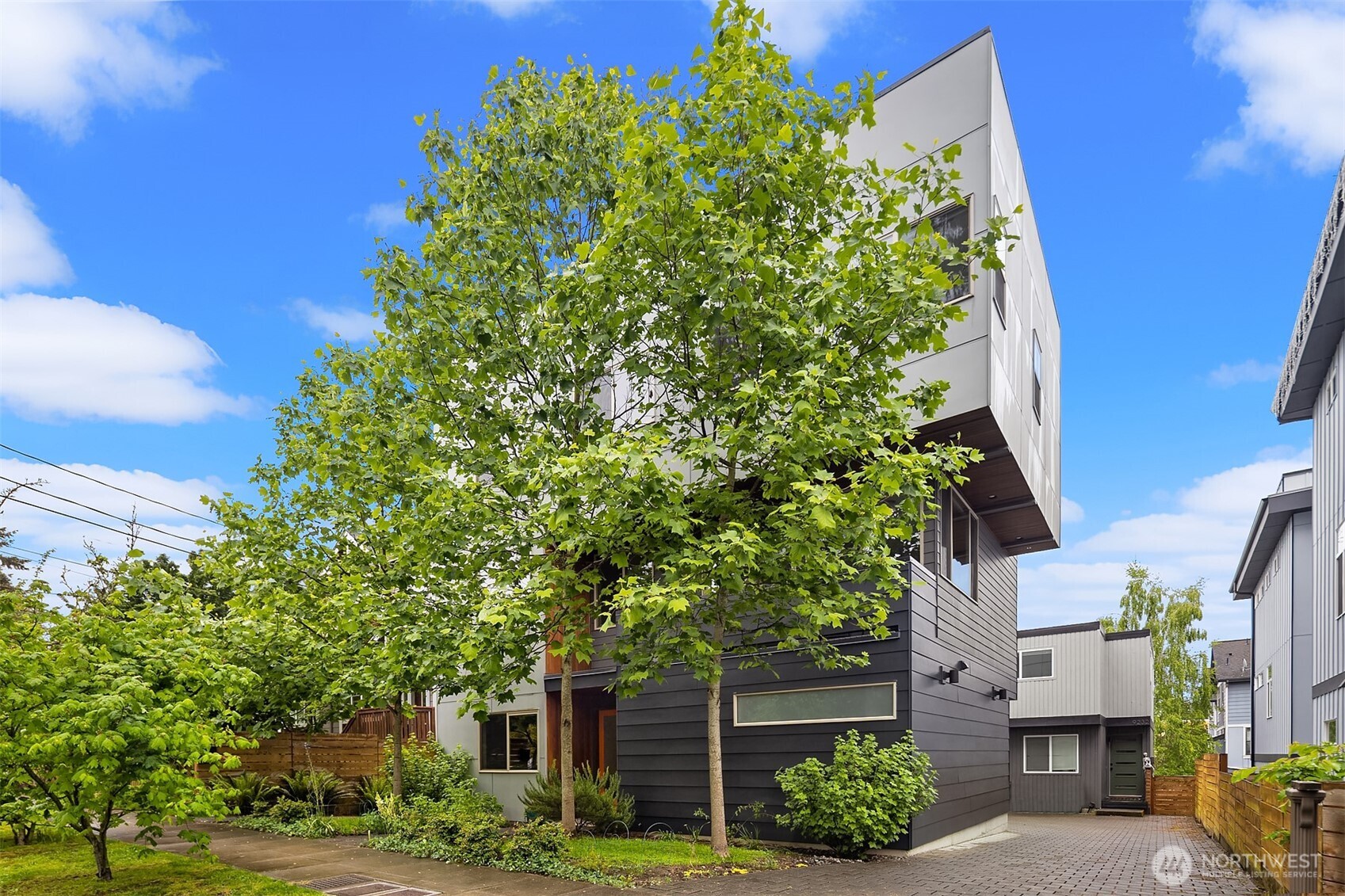 9230 Interlake Avenue N, Seattle, WA 98103