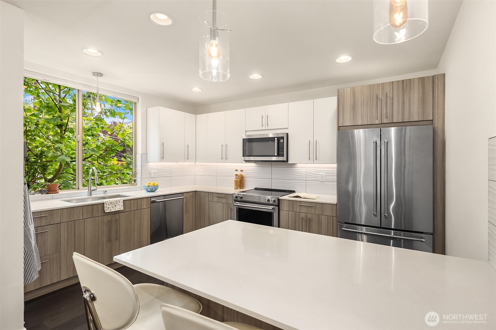 9230 Interlake Avenue N, Seattle, WA 98103