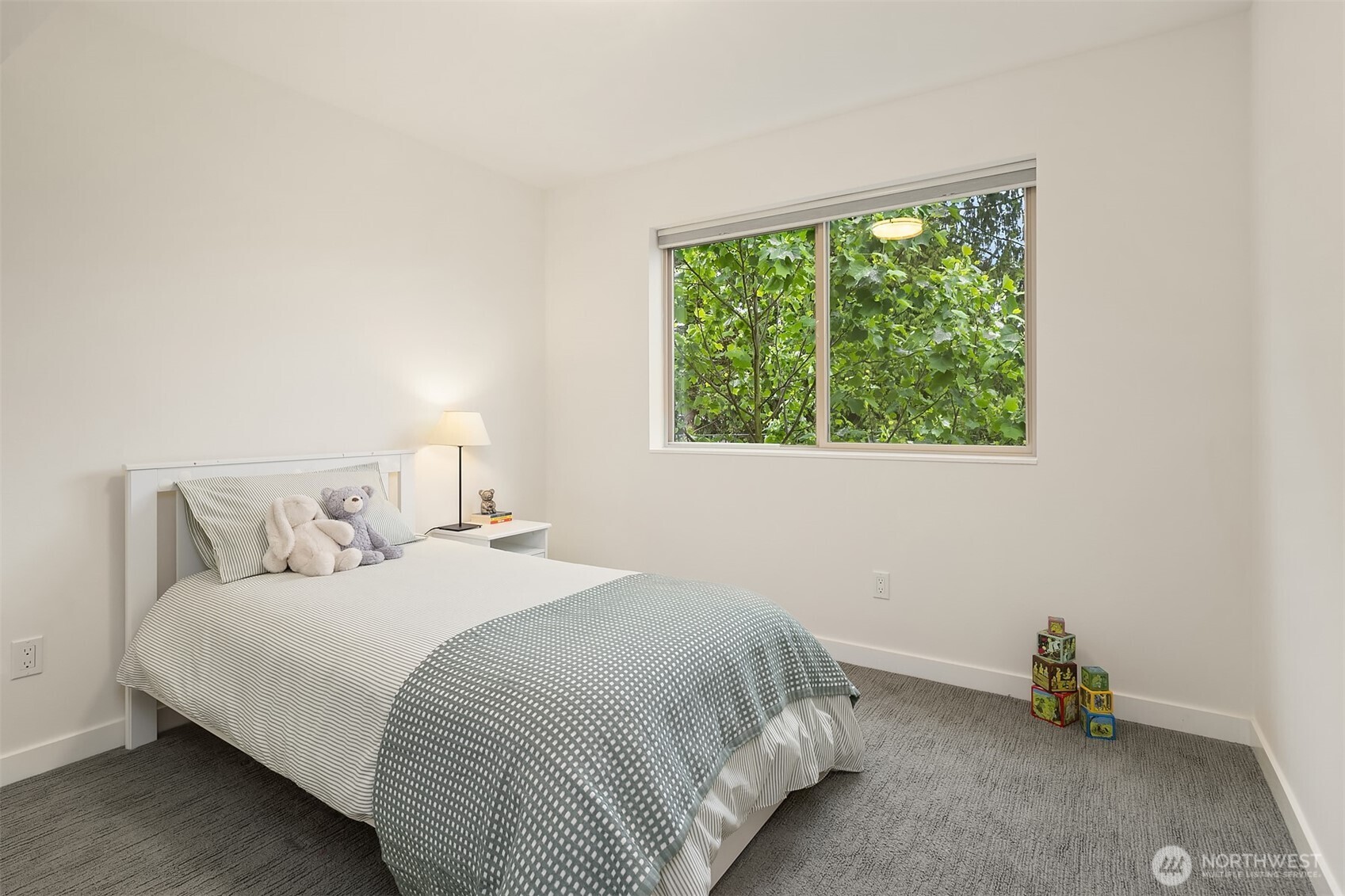 9230 Interlake Avenue N, Seattle, WA 98103