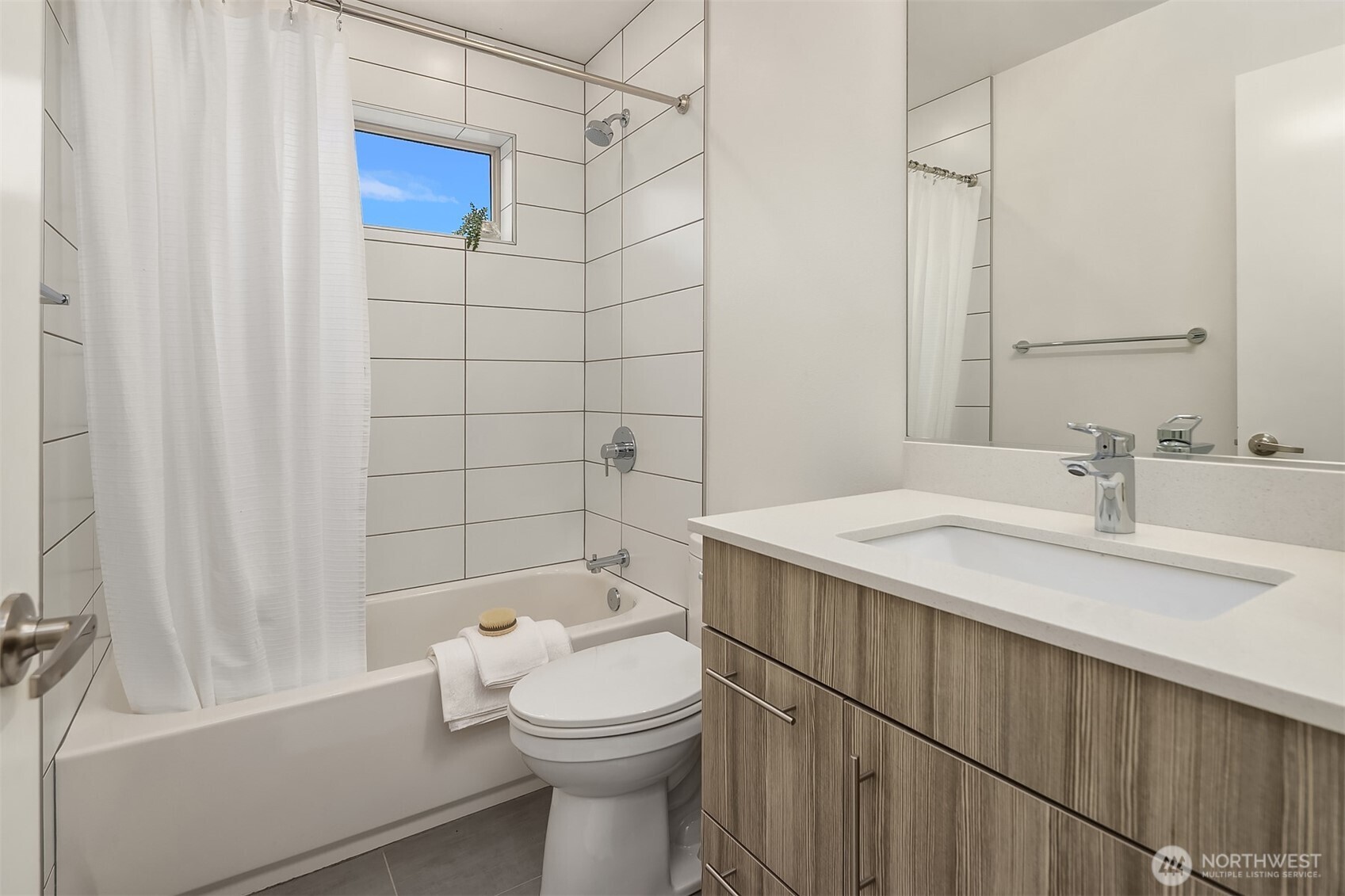 9230 Interlake Avenue N, Seattle, WA 98103