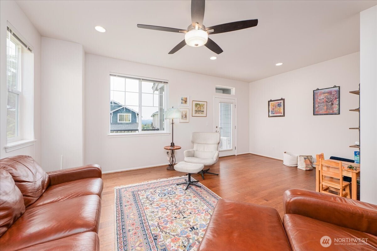 6910 31st Avenue SW, Seattle, WA 98126