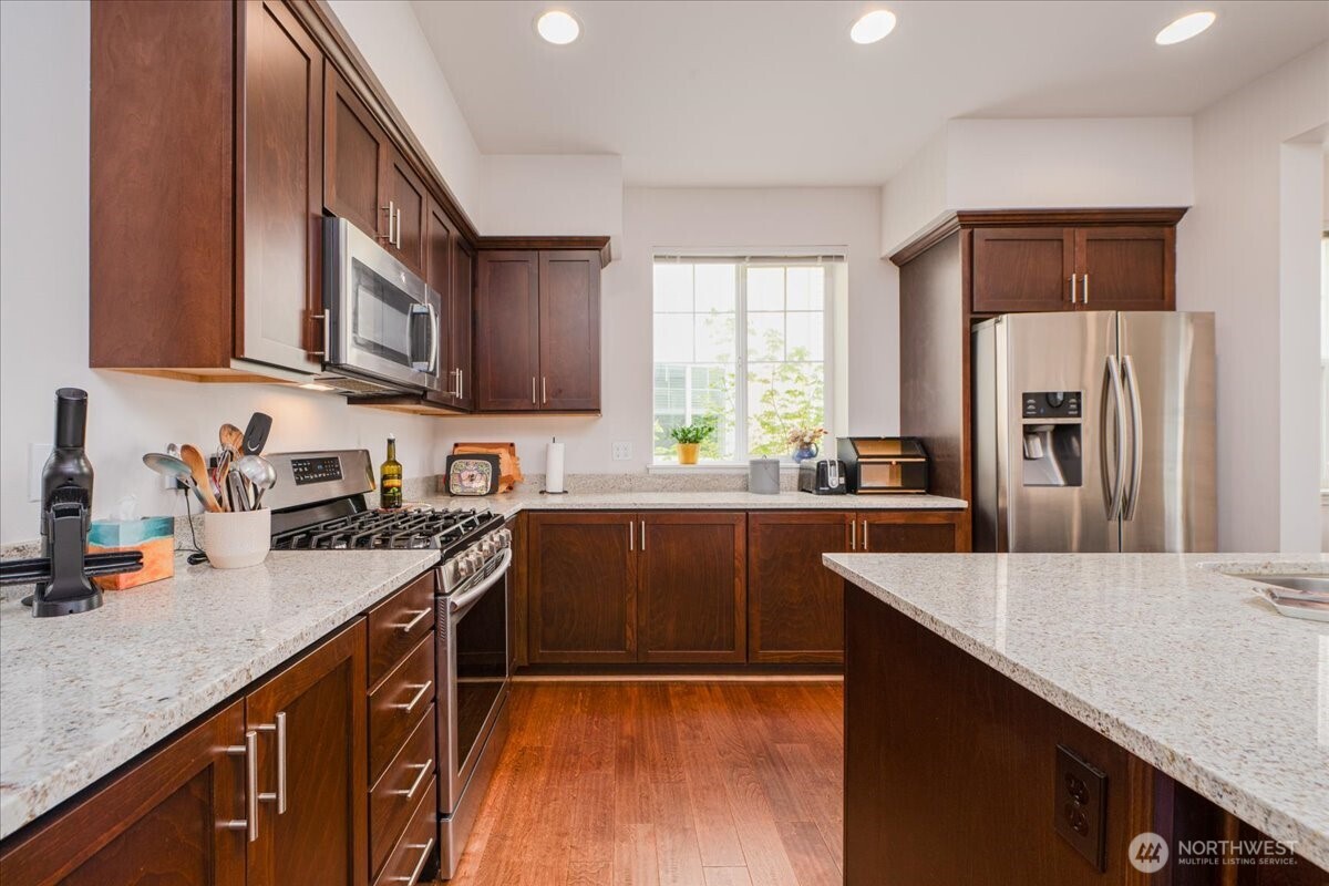 6910 31st Avenue SW, Seattle, WA 98126
