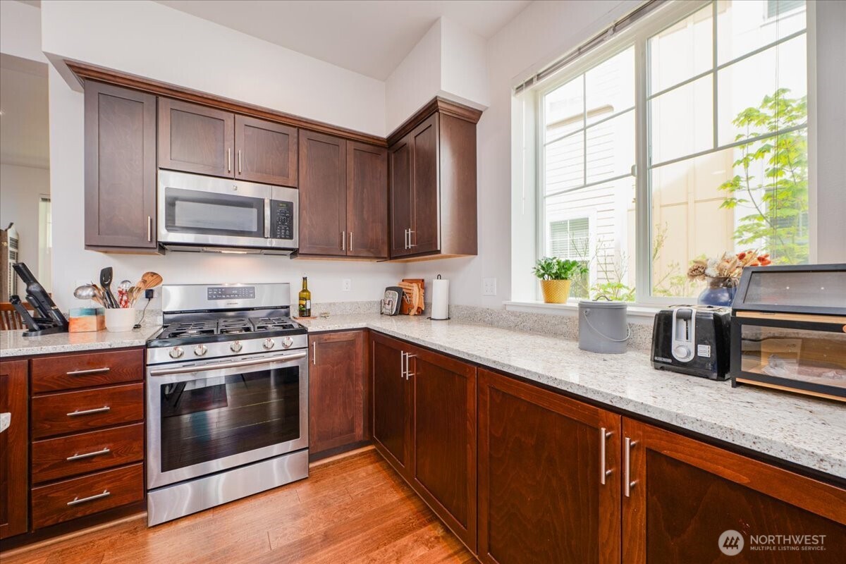6910 31st Avenue SW, Seattle, WA 98126