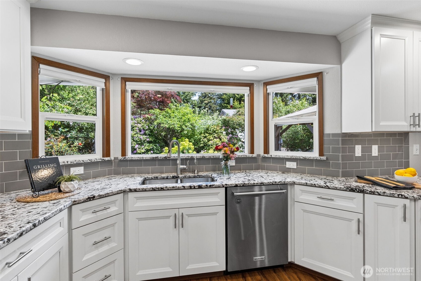 7204 44th Avenue NE, Olympia, WA 98516