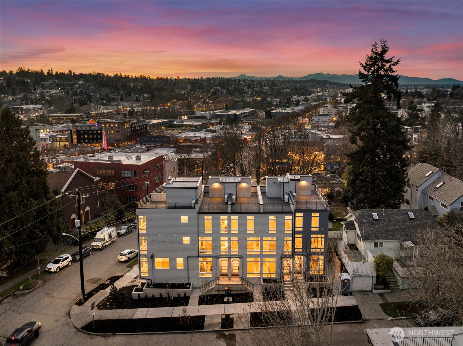 724 N 36th Street , Seattle, WA 98103