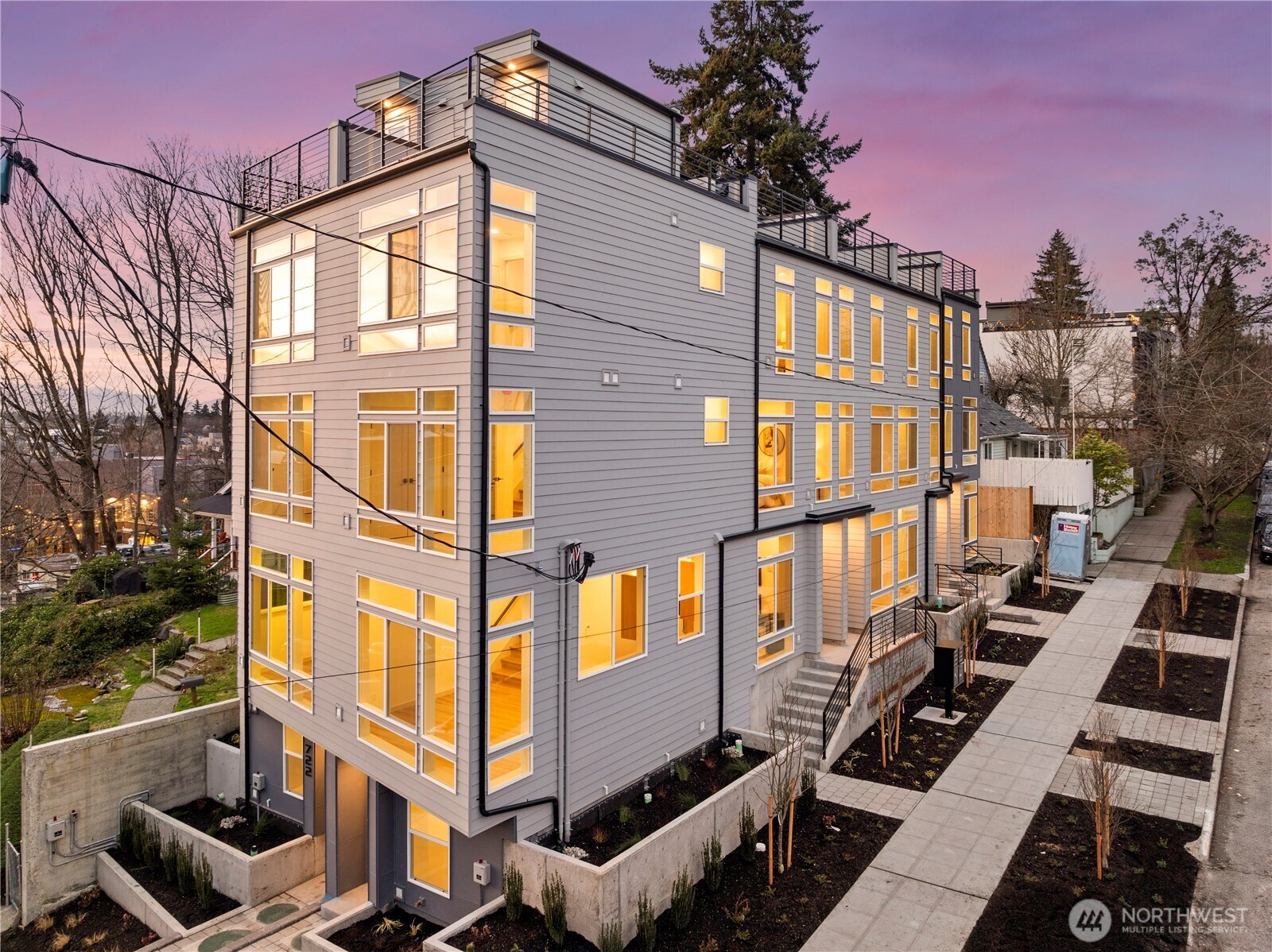 724 N 36th Street , Seattle, WA 98103