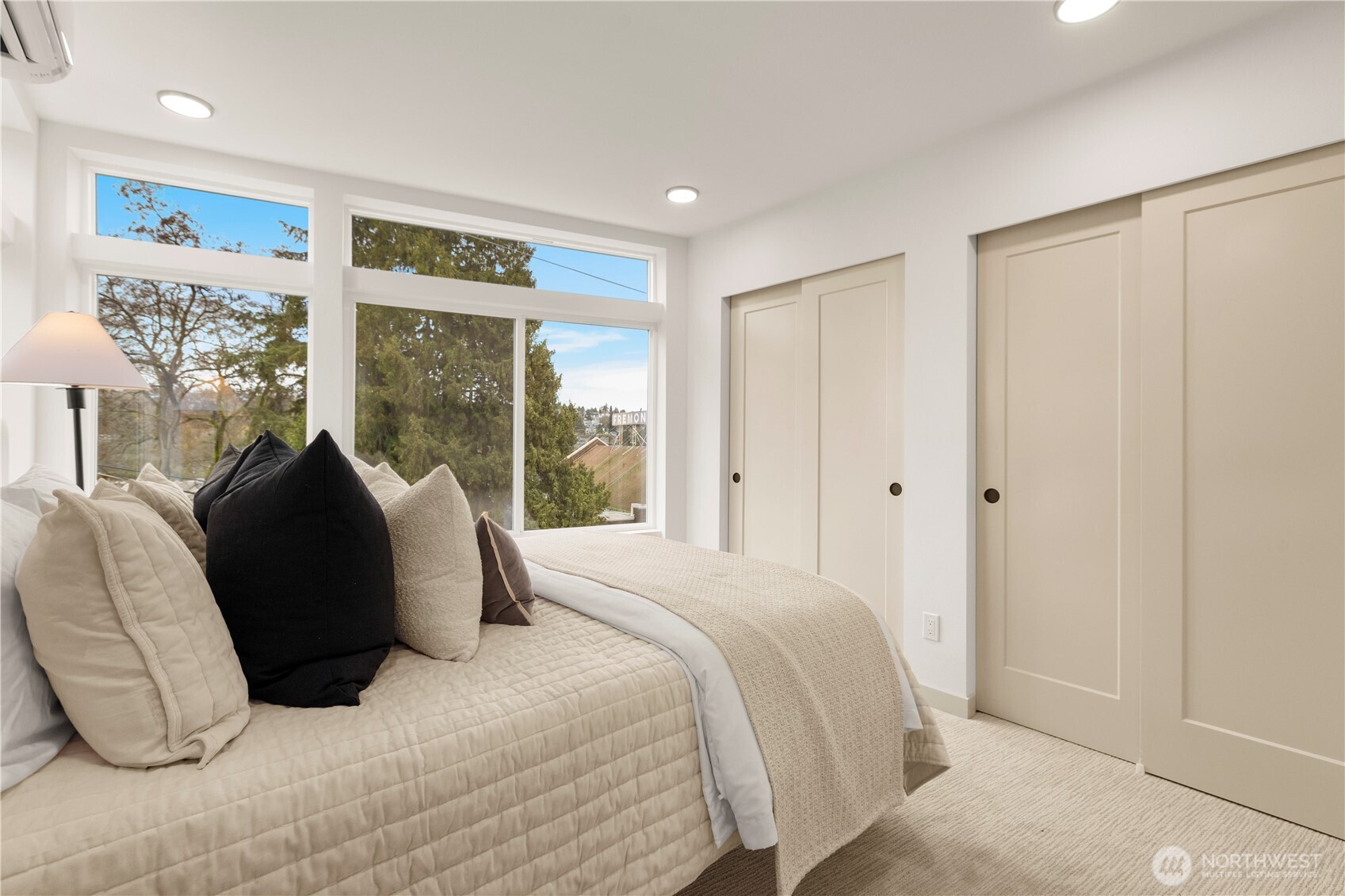724 N 36th Street , Seattle, WA 98103