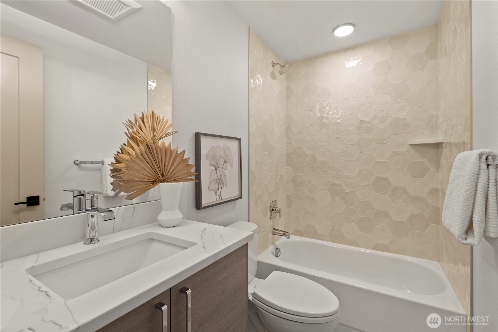 724 N 36th Street , Seattle, WA 98103