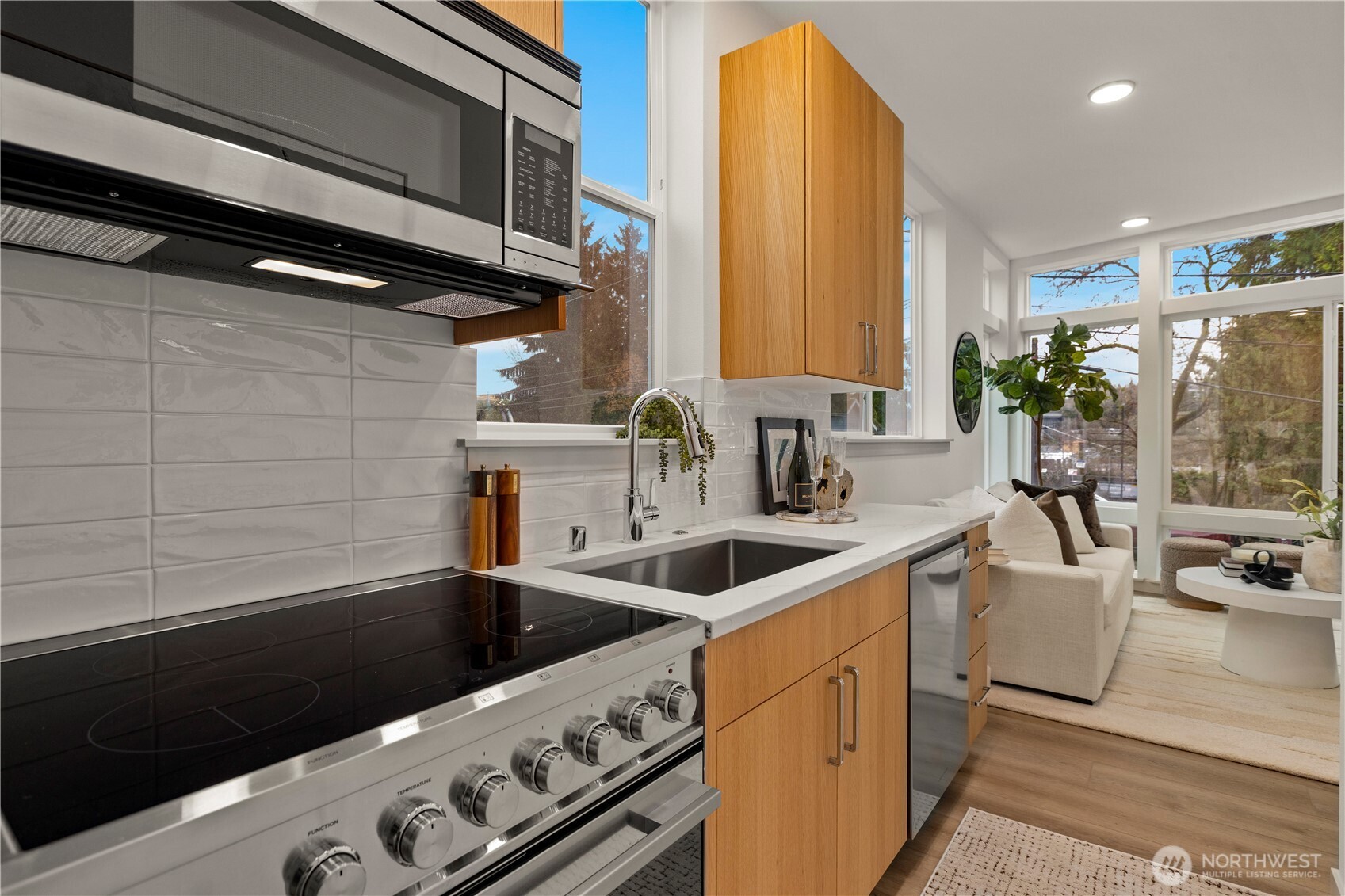 724 N 36th Street , Seattle, WA 98103