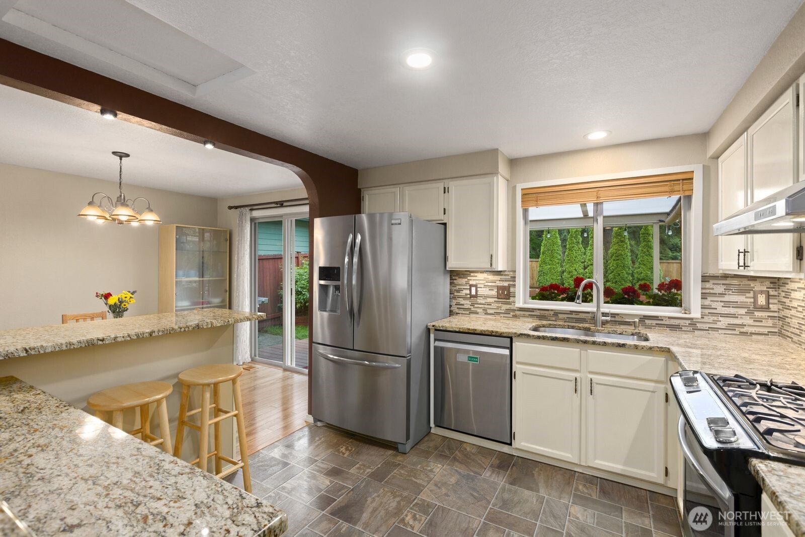 904 SW 214th Place , Lynnwood, WA 98036