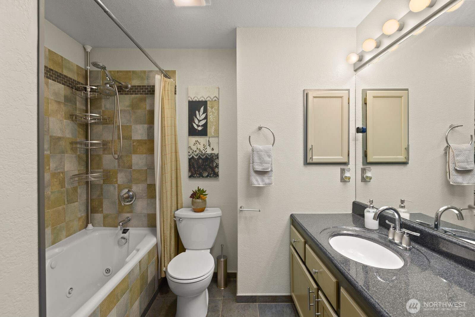904 SW 214th Place , Lynnwood, WA 98036