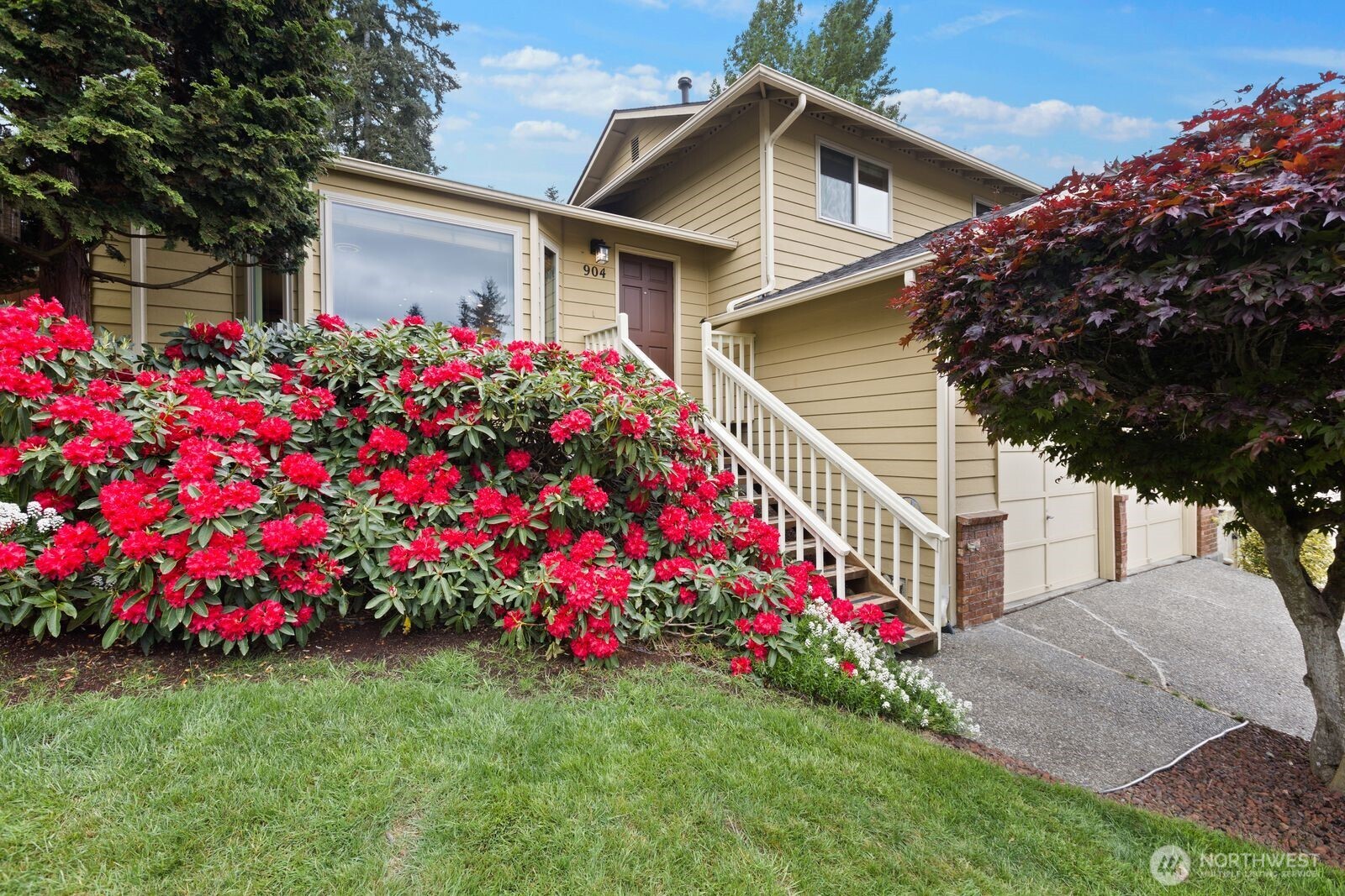 904 SW 214th Place , Lynnwood, WA 98036