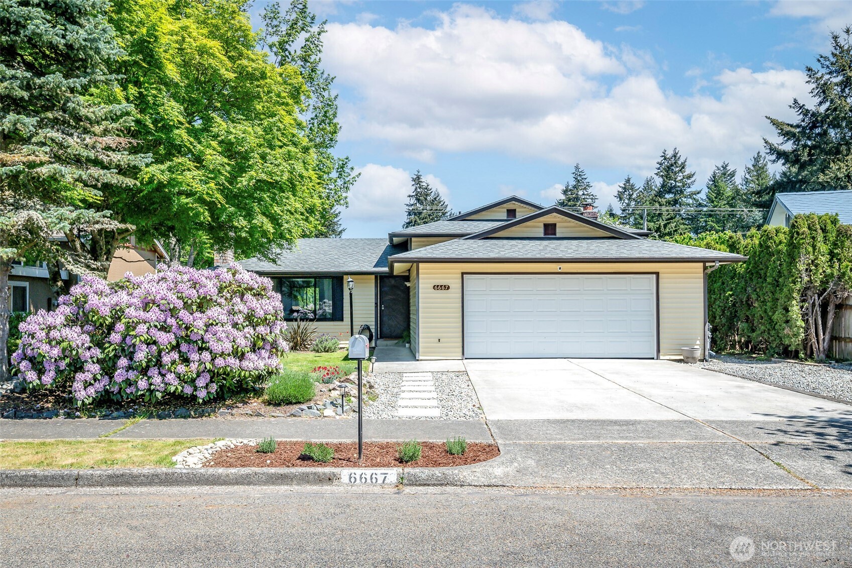 6667 E Grandview Avenue , Tacoma, WA 98404
