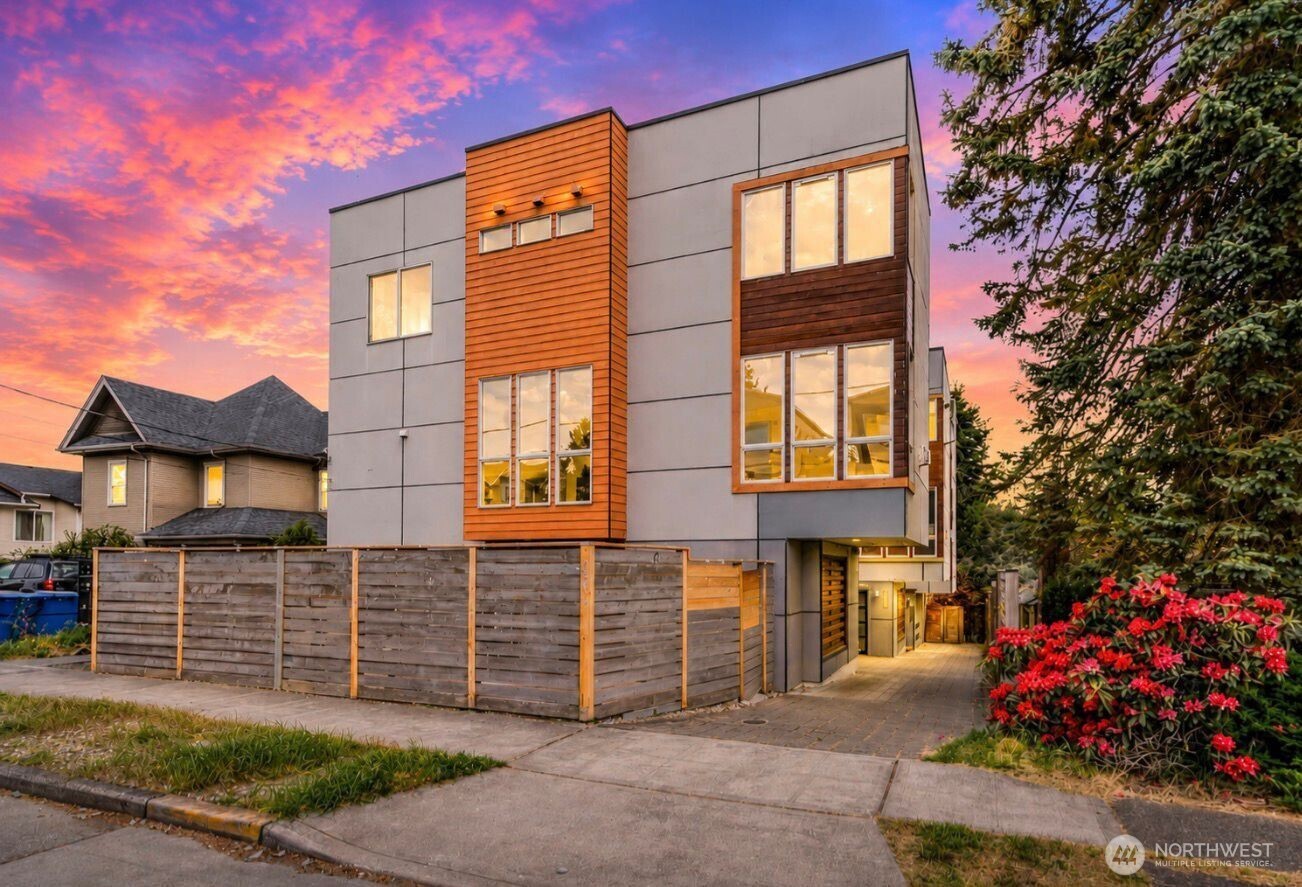 8840 Interlake Avenue N, Seattle, WA 98103
