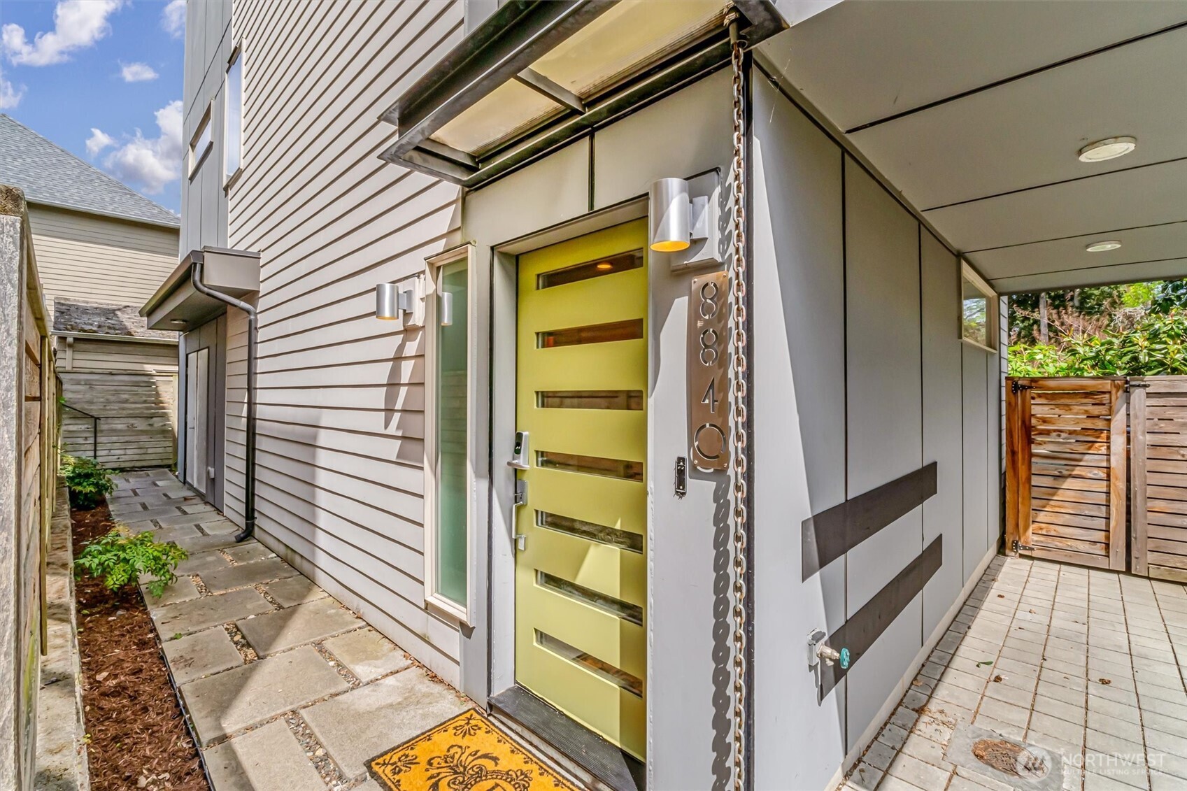 8840 Interlake Avenue N, Seattle, WA 98103