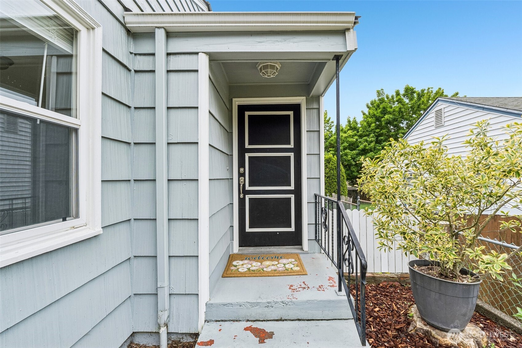 517 Bronson Way NE, Renton, WA 98056