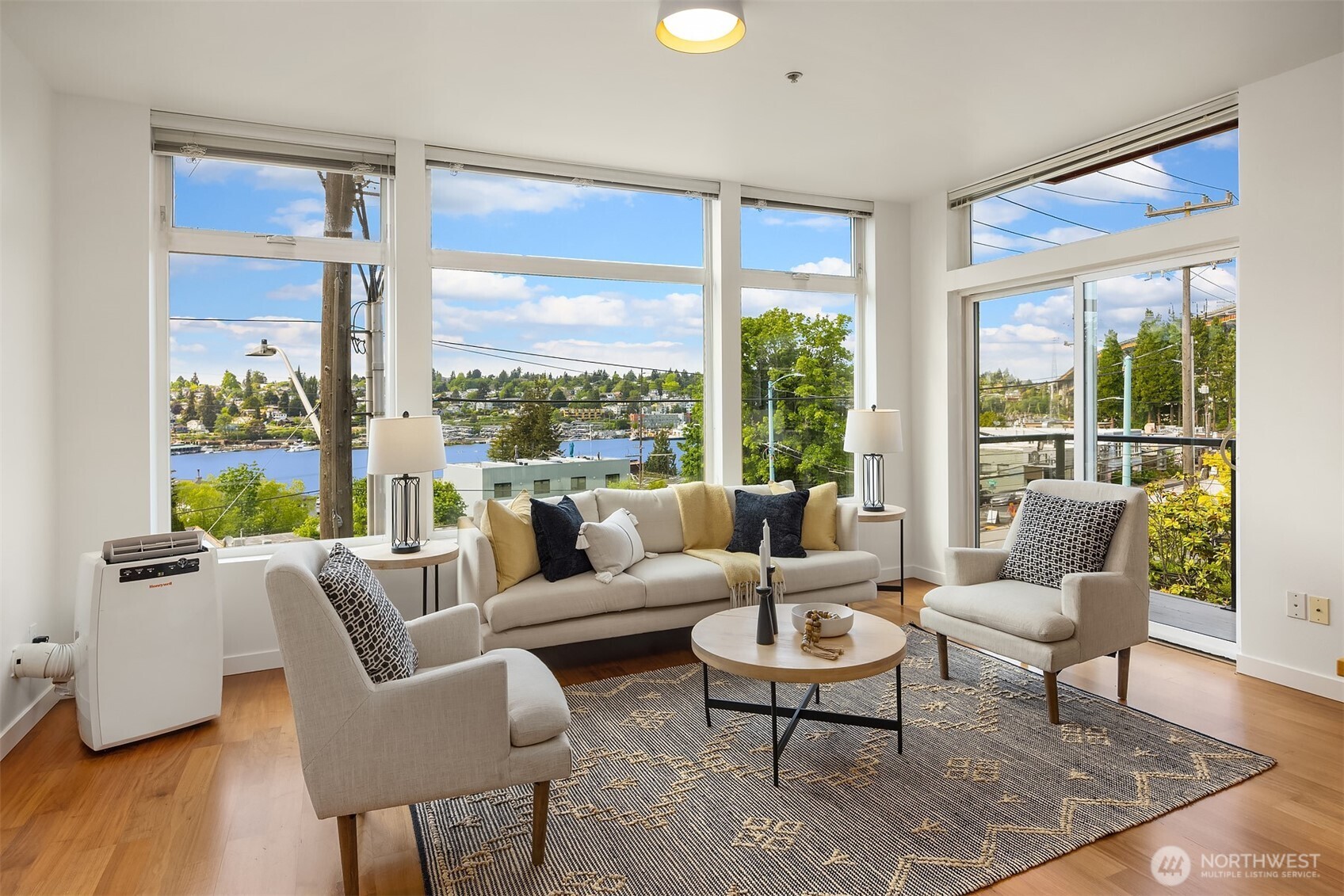 2960 Eastlake Avenue E #213, Seattle, WA 98102