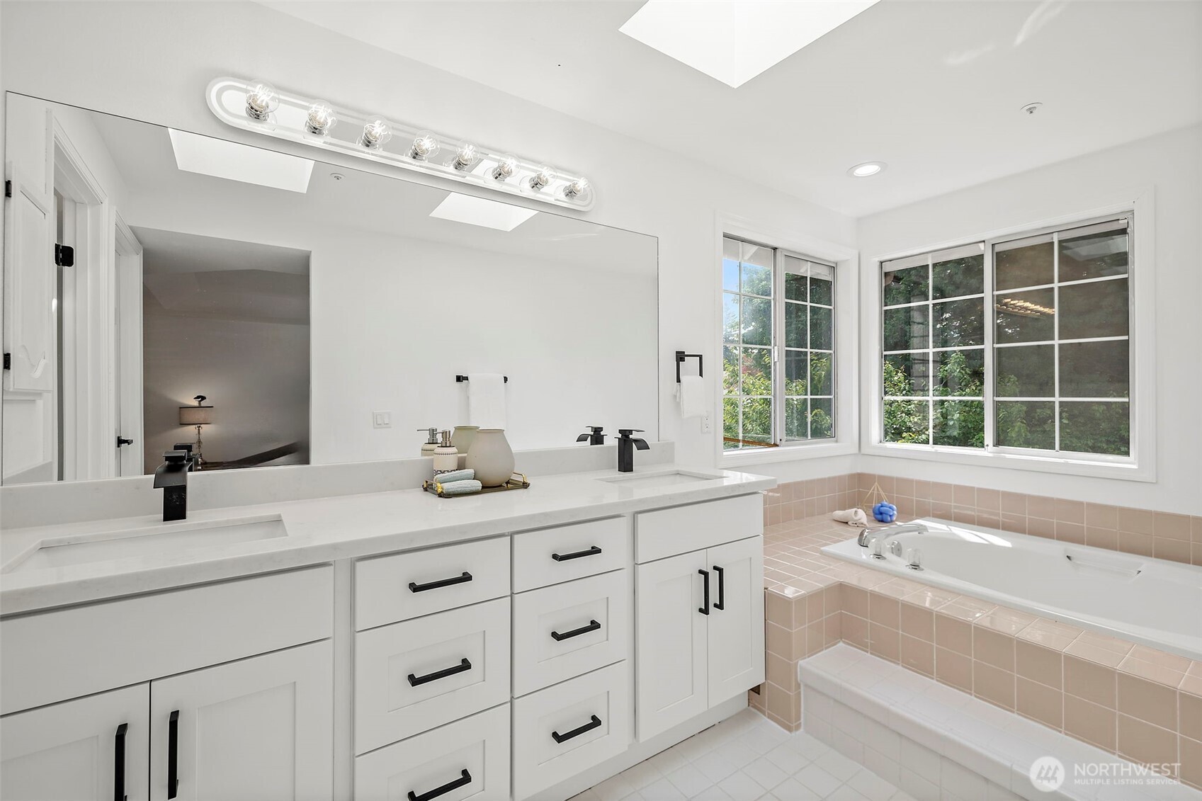 9219 S 237th Place , Kent, WA 98031