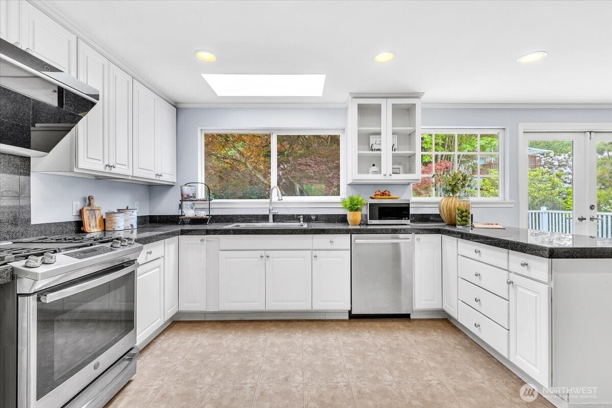 3417 77th Avenue SE, Mercer Island, WA 98040
