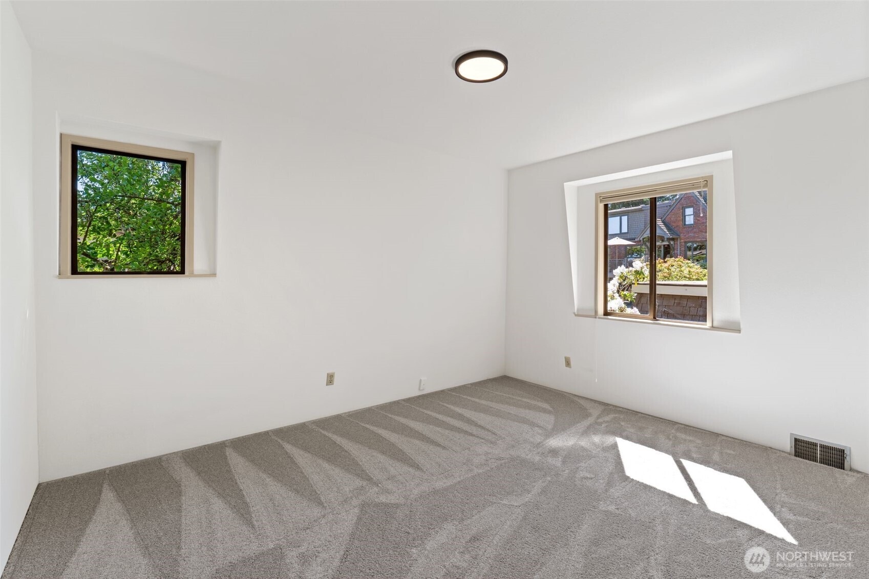 4442 95th Avenue NE, Bellevue, WA 98004