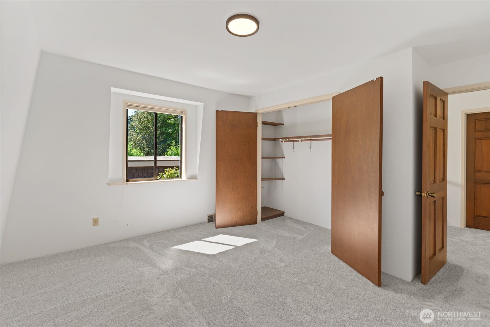 4442 95th Avenue NE, Bellevue, WA 98004
