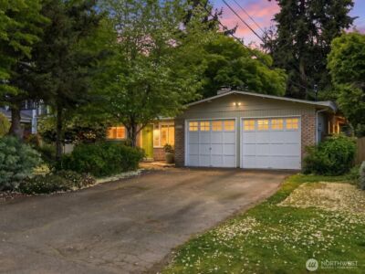 12841 NE 113th Street , Kirkland, WA 98033-4107
