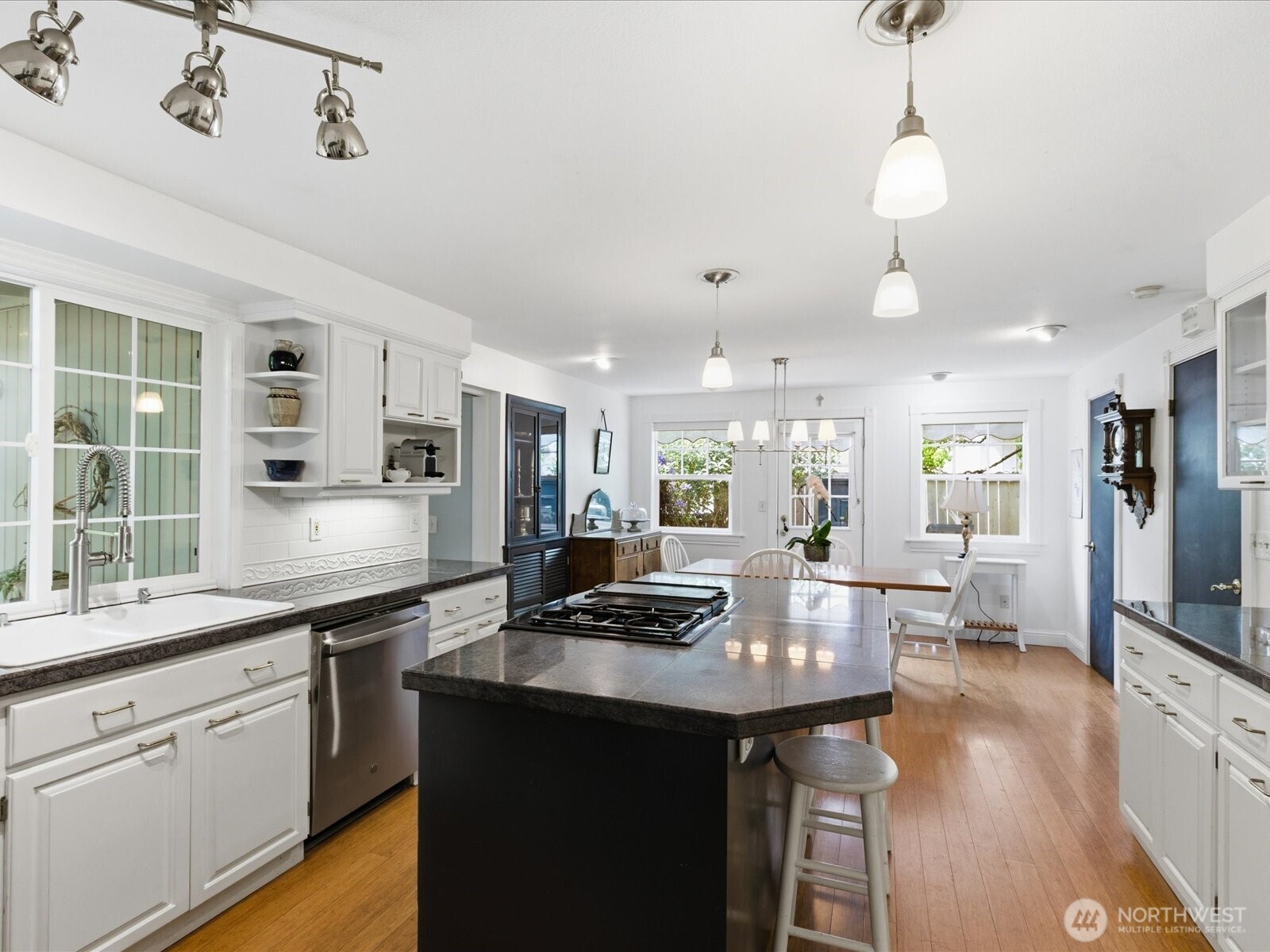 12841 NE 113th Street , Kirkland, WA 98033-4107