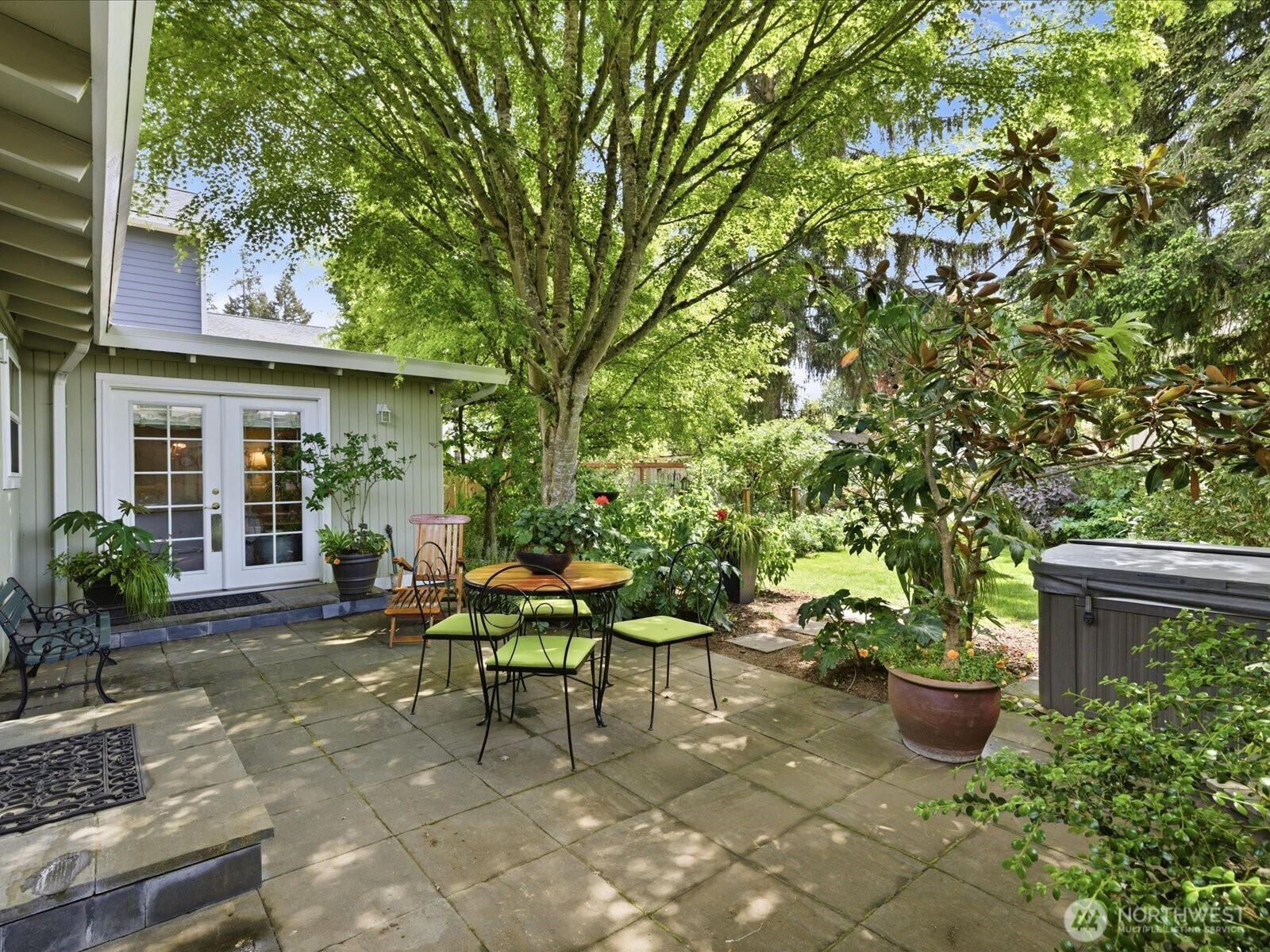 12841 NE 113th Street , Kirkland, WA 98033-4107