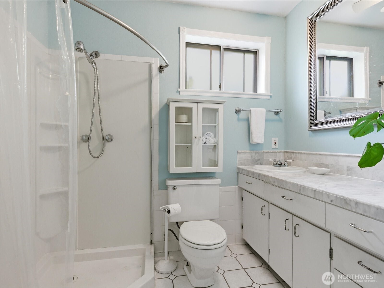 12841 NE 113th Street , Kirkland, WA 98033-4107