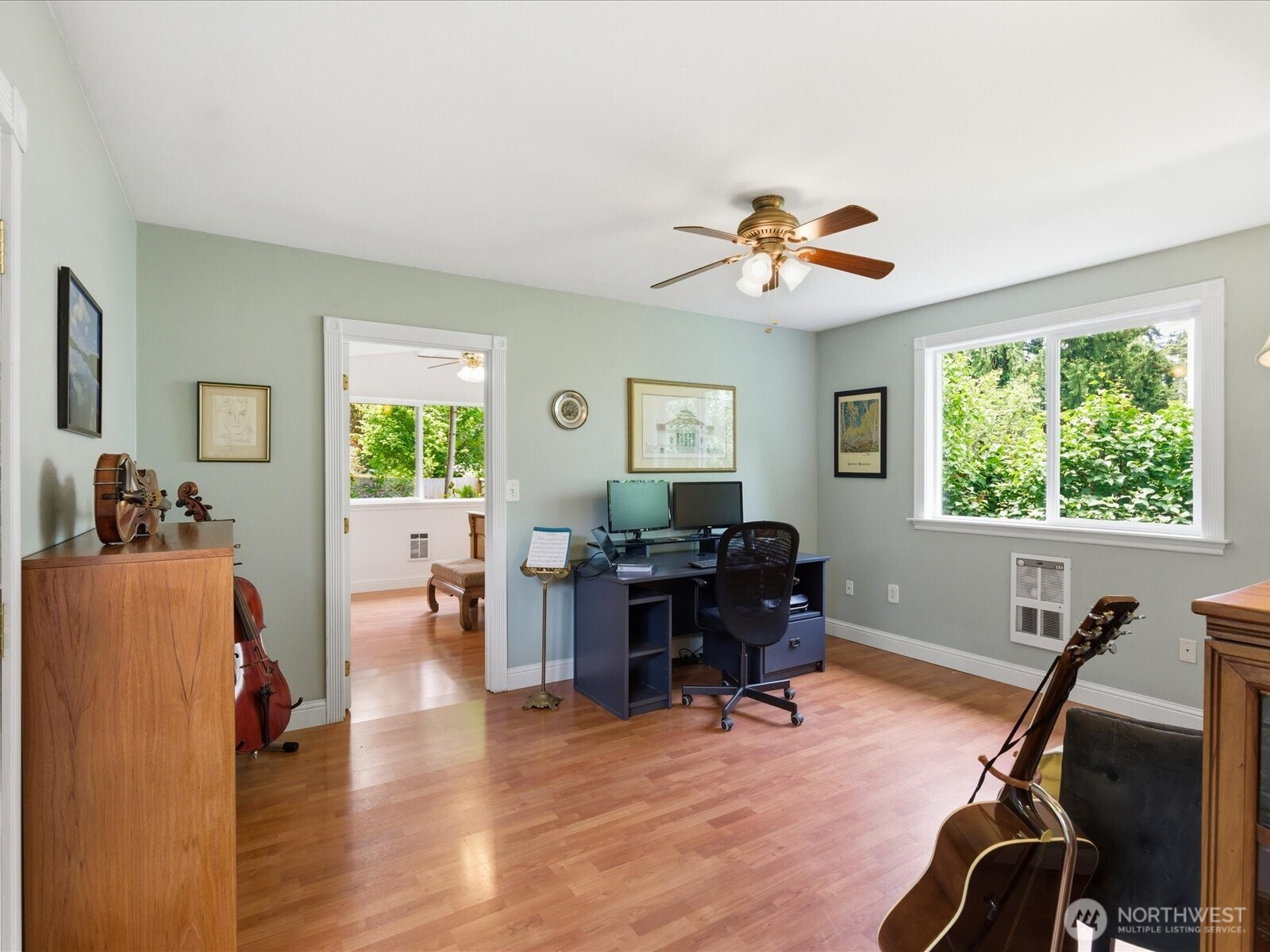 12841 NE 113th Street , Kirkland, WA 98033-4107