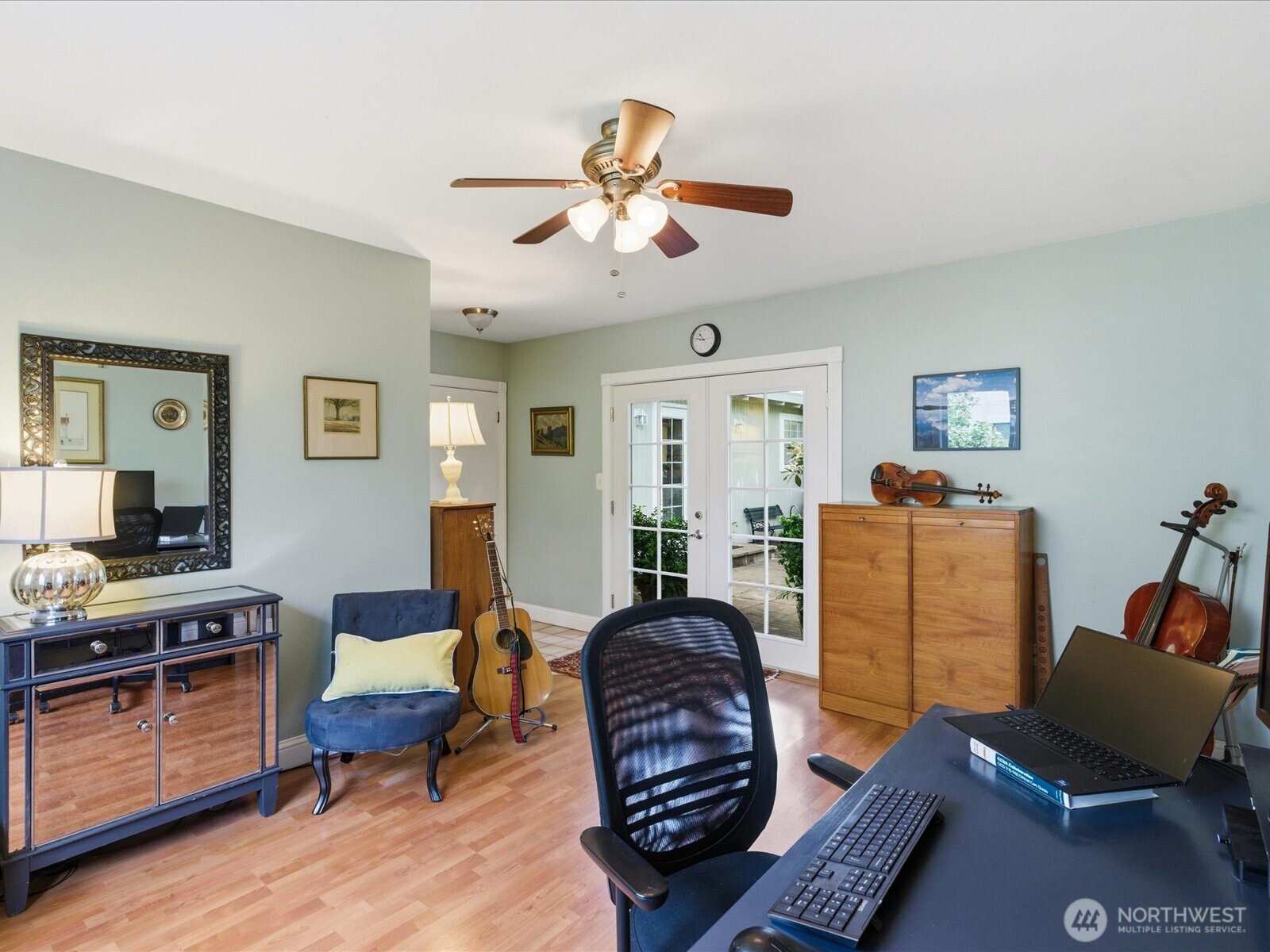 12841 NE 113th Street , Kirkland, WA 98033-4107