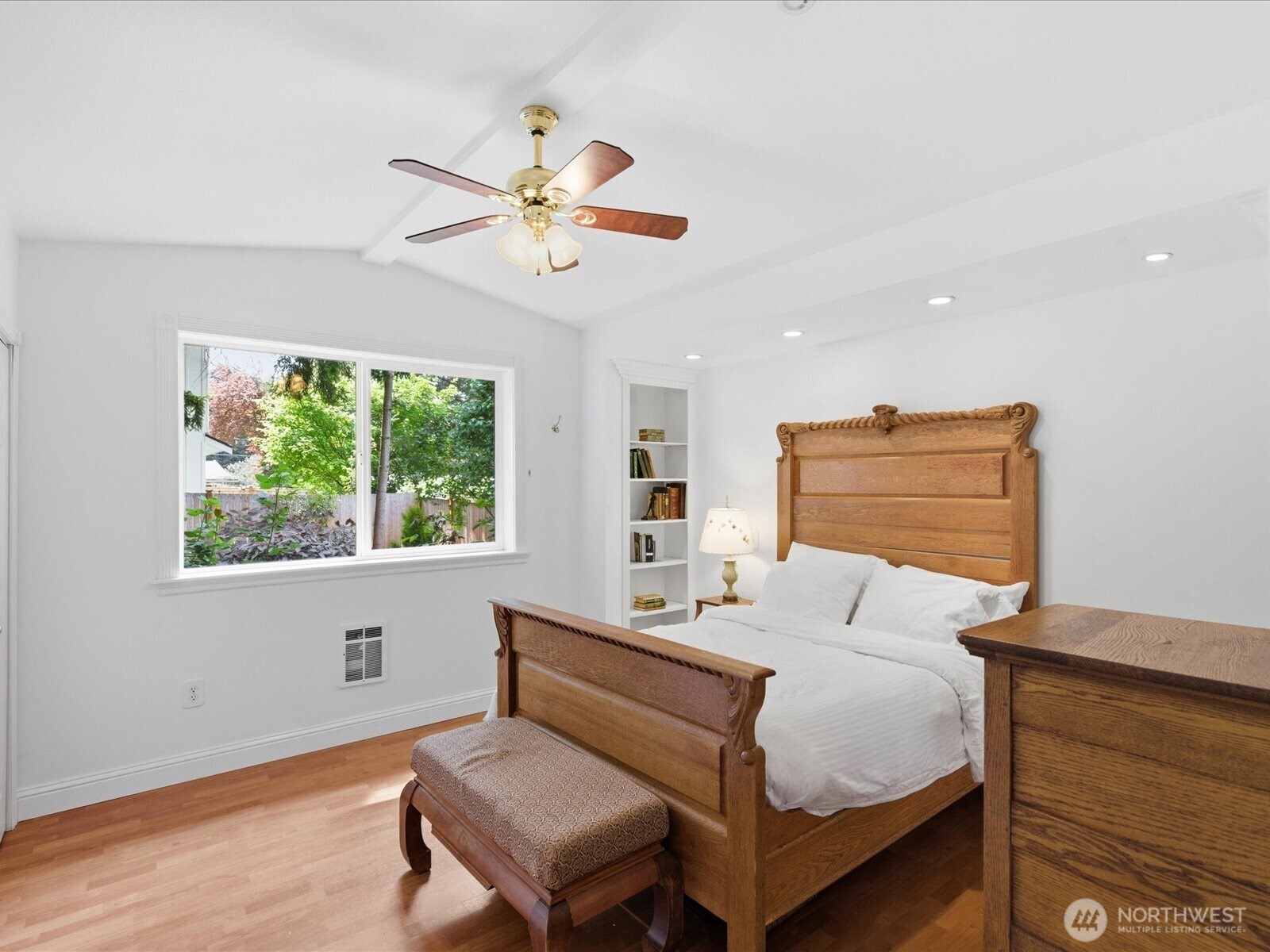 12841 NE 113th Street , Kirkland, WA 98033-4107