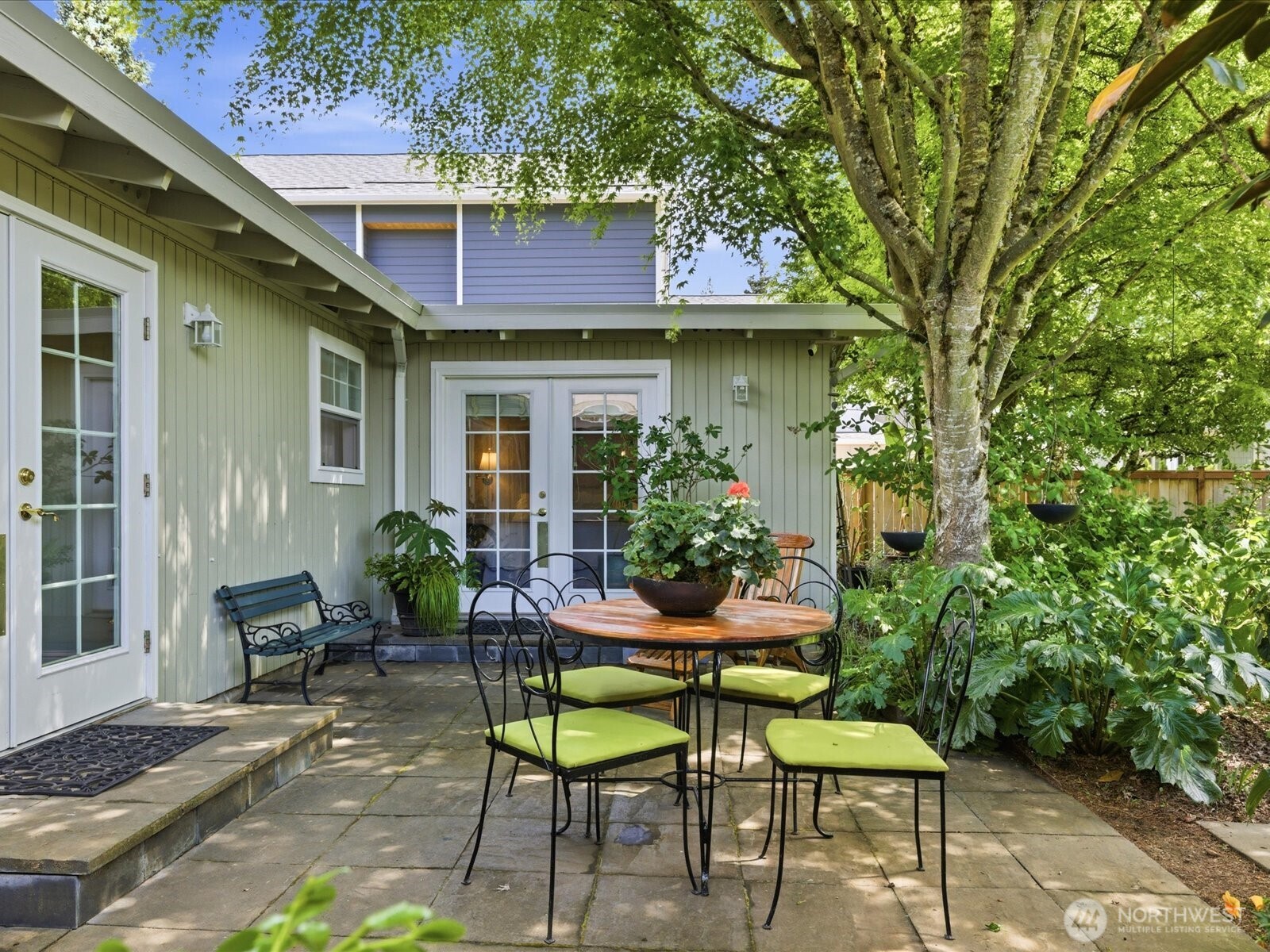 12841 NE 113th Street , Kirkland, WA 98033-4107