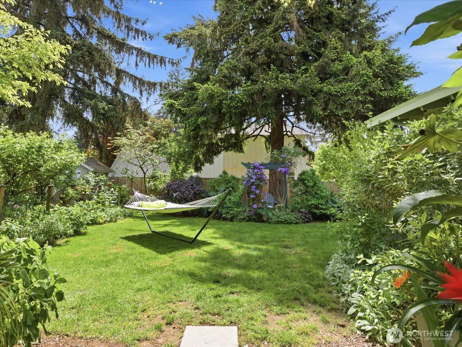 12841 NE 113th Street , Kirkland, WA 98033-4107