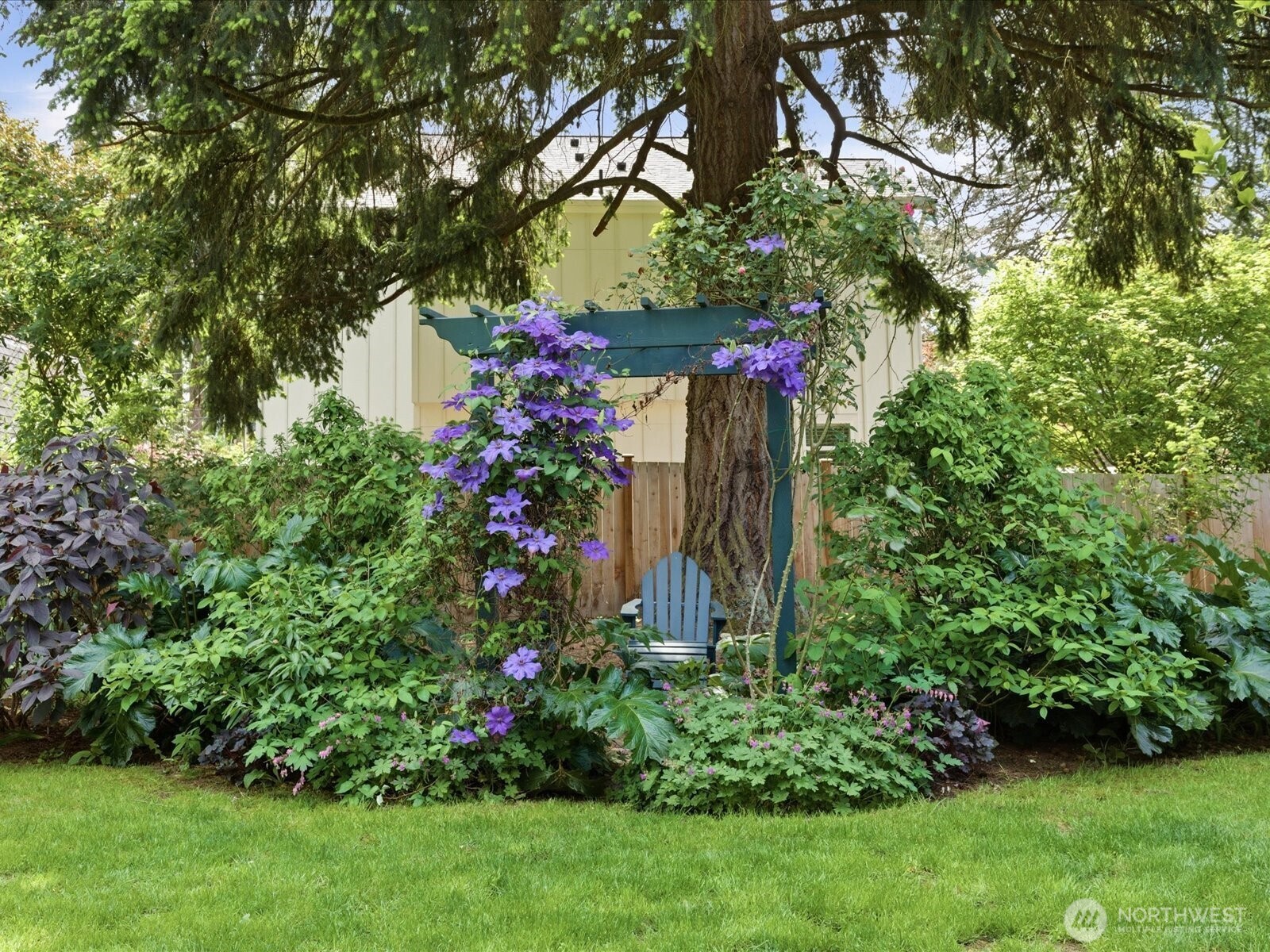 12841 NE 113th Street , Kirkland, WA 98033-4107