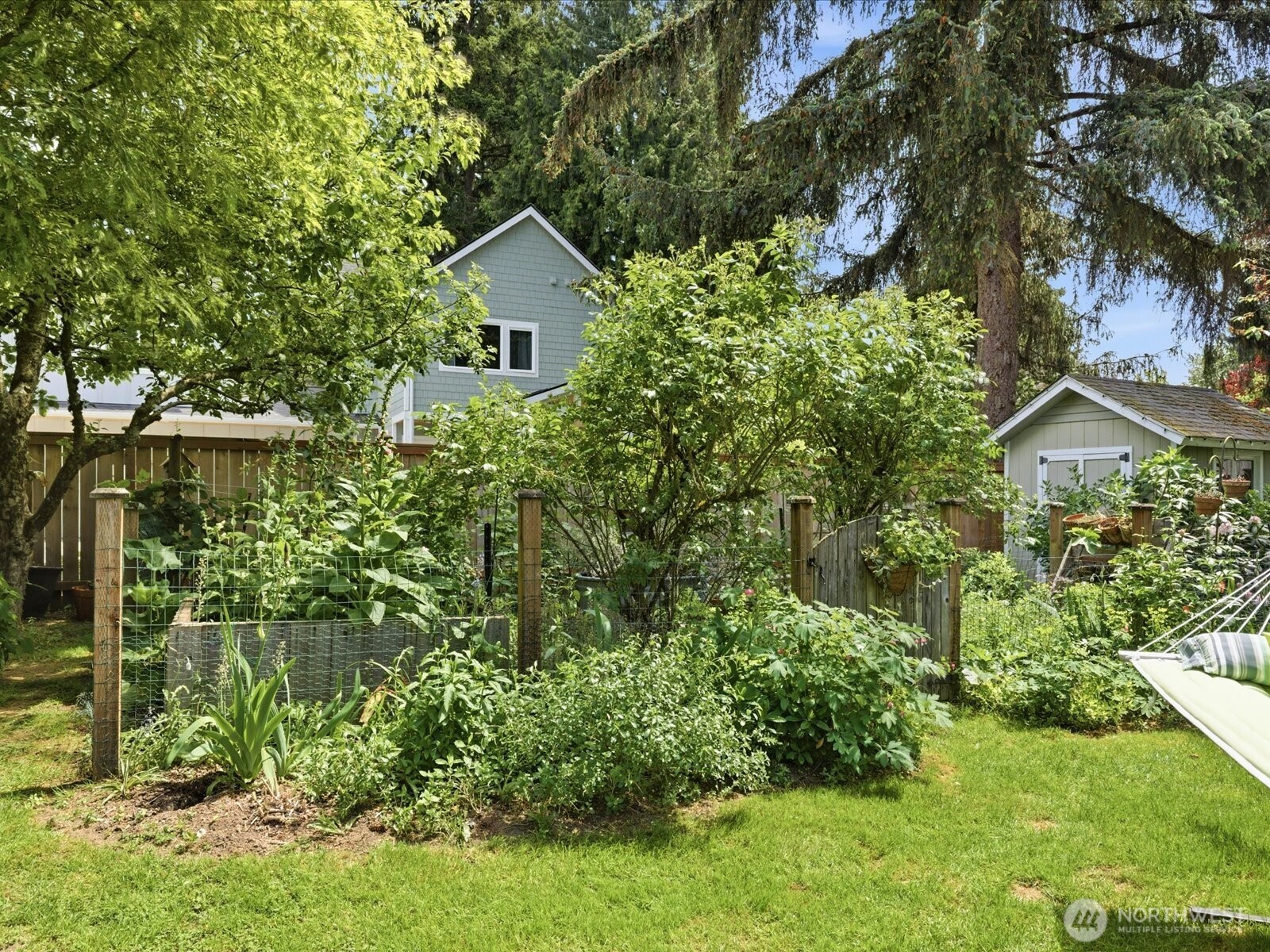 12841 NE 113th Street , Kirkland, WA 98033-4107