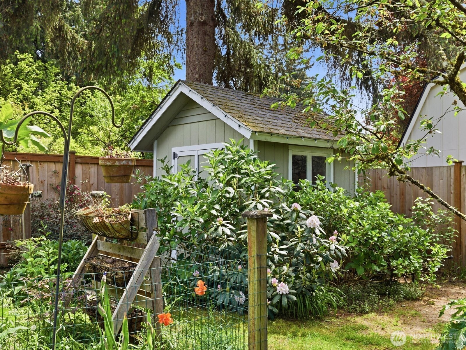12841 NE 113th Street , Kirkland, WA 98033-4107