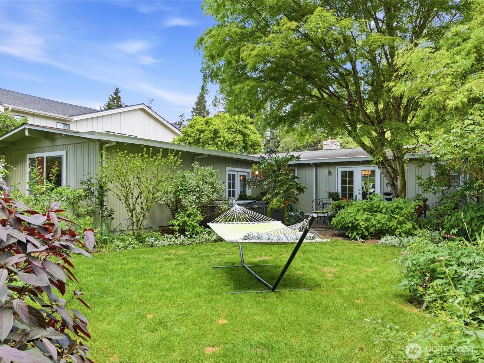 12841 NE 113th Street , Kirkland, WA 98033-4107