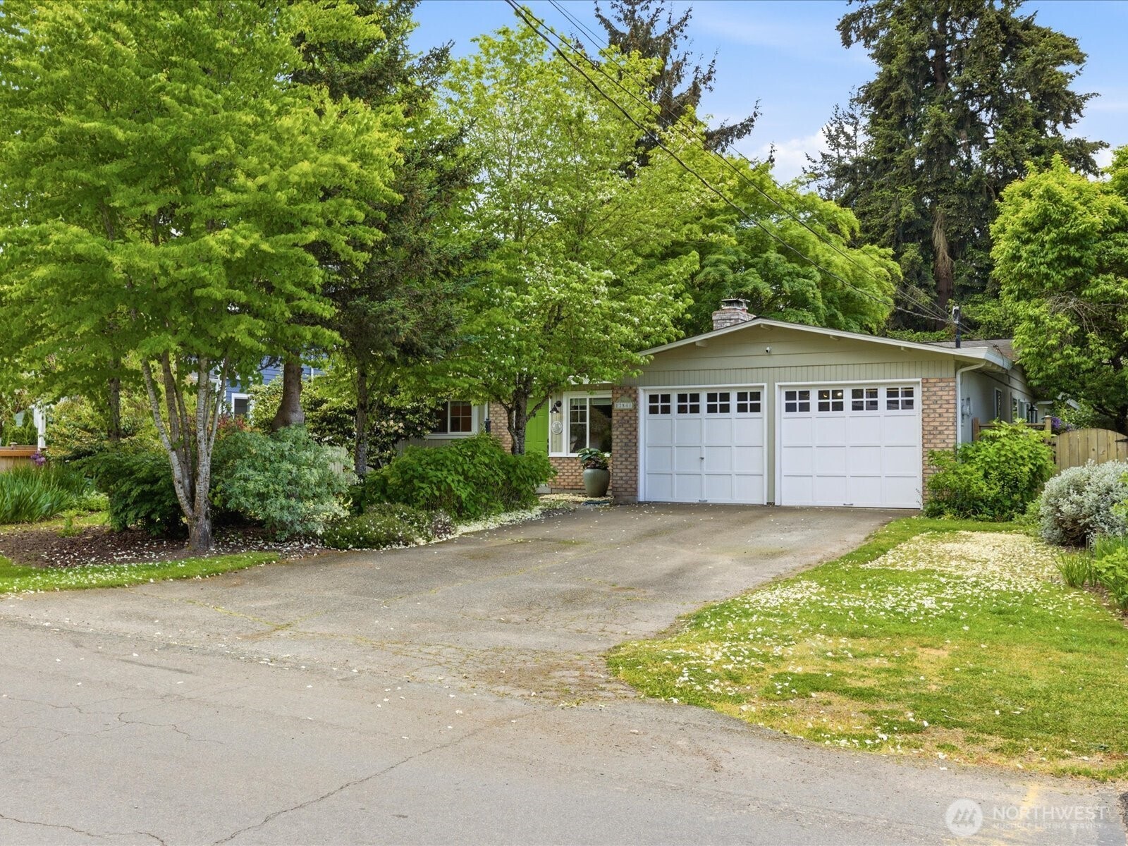 12841 NE 113th Street , Kirkland, WA 98033-4107
