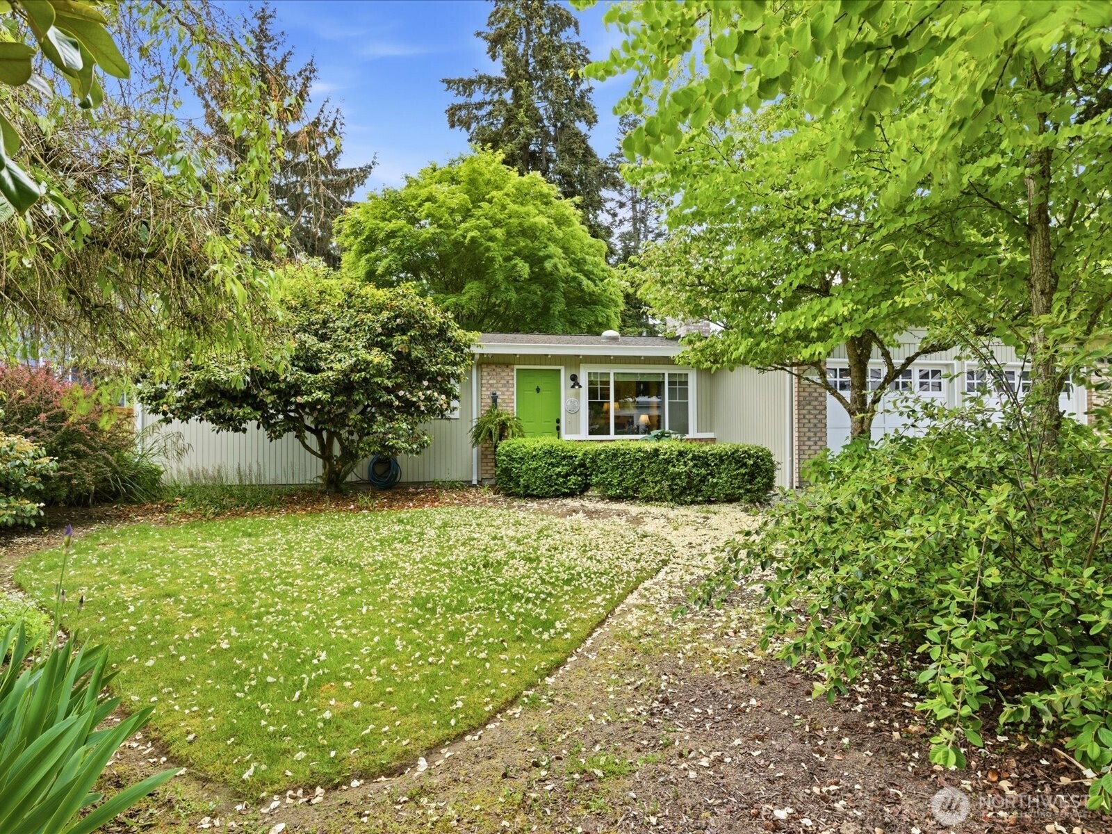 12841 NE 113th Street , Kirkland, WA 98033-4107