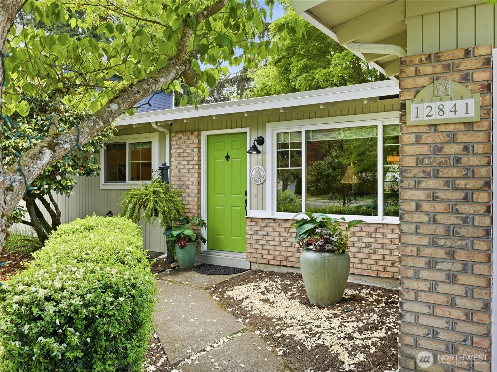 12841 NE 113th Street , Kirkland, WA 98033-4107