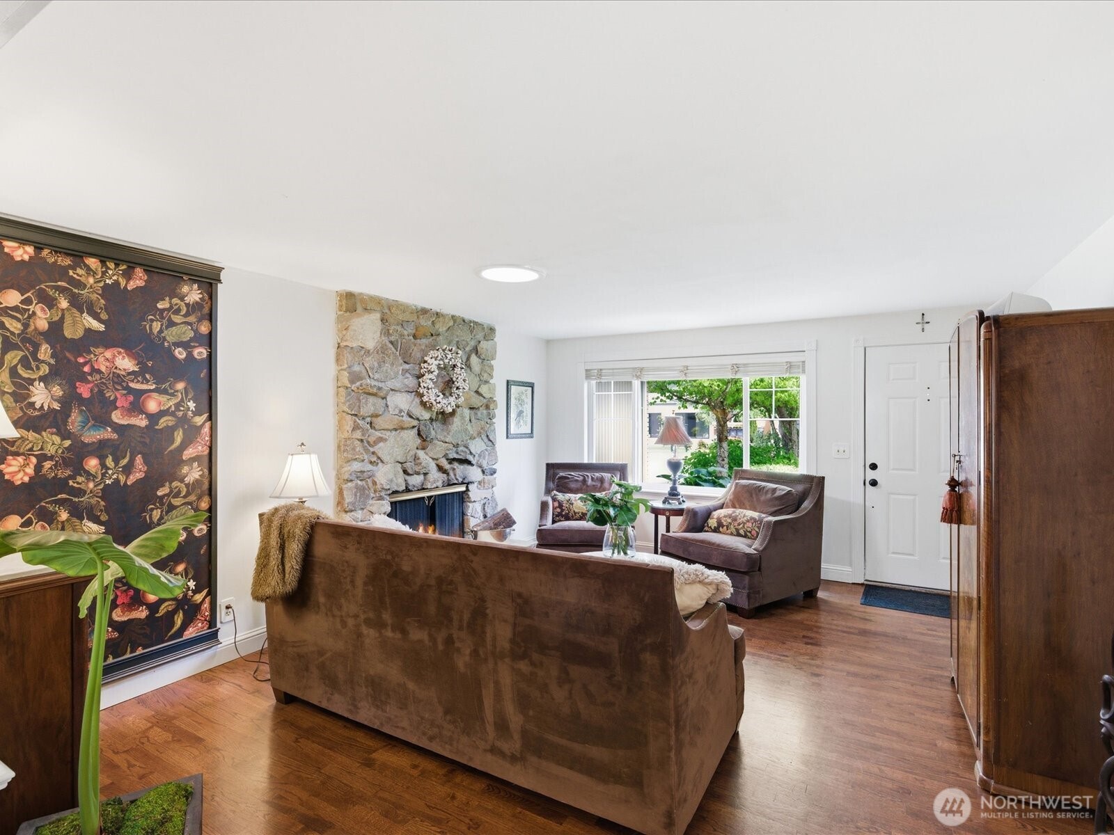 12841 NE 113th Street , Kirkland, WA 98033-4107