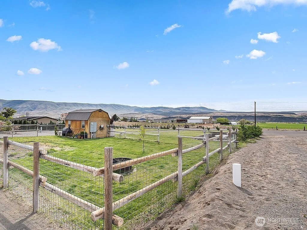 26235 Road U SW, Mattawa, WA 99349