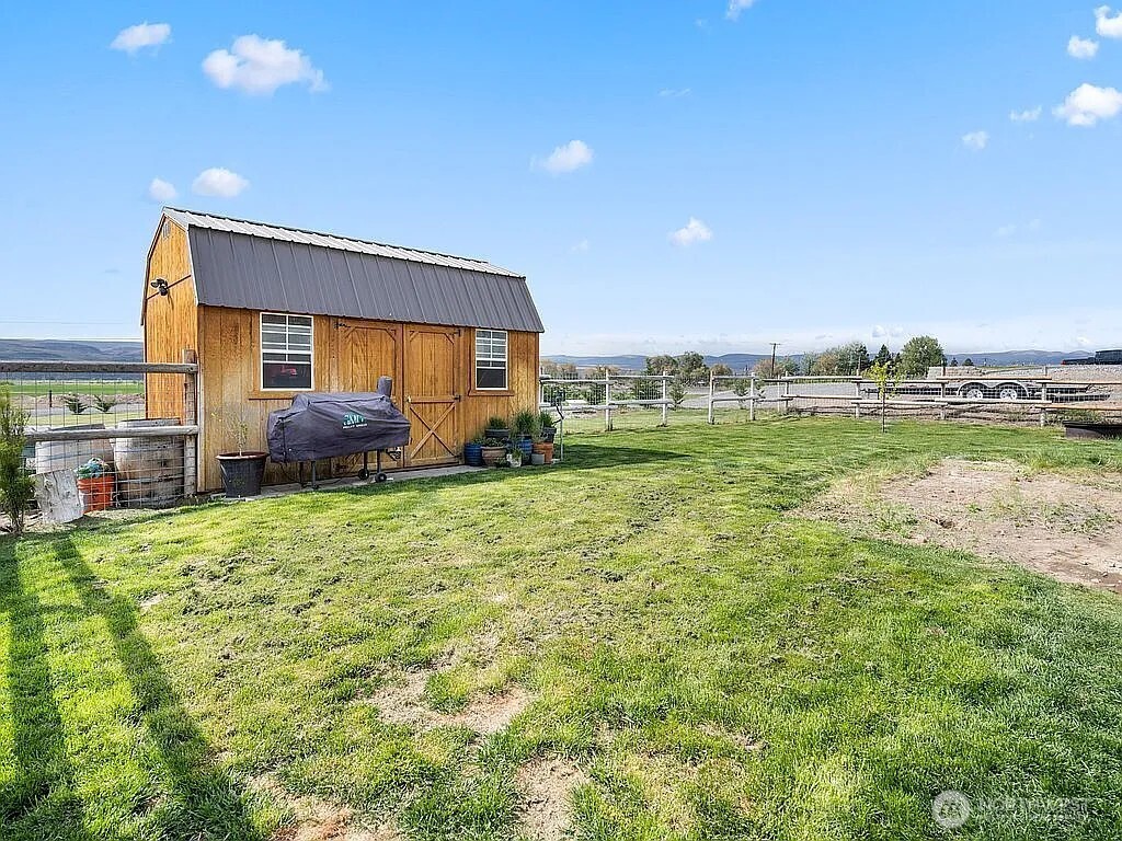 26235 Road U SW, Mattawa, WA 99349